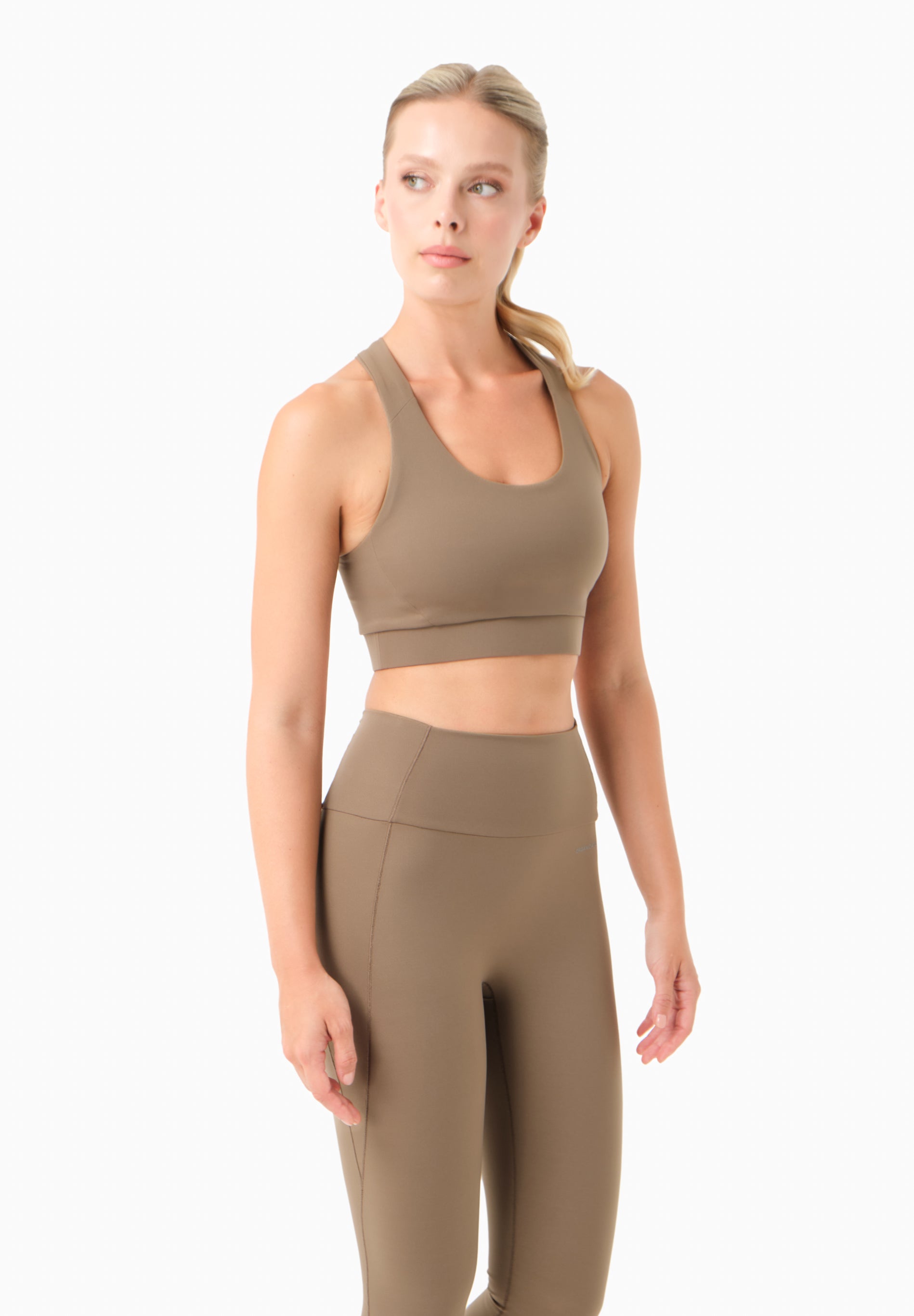 BEVINN | Cross-Strap Sport Bralette aus recyceltem Polyamid