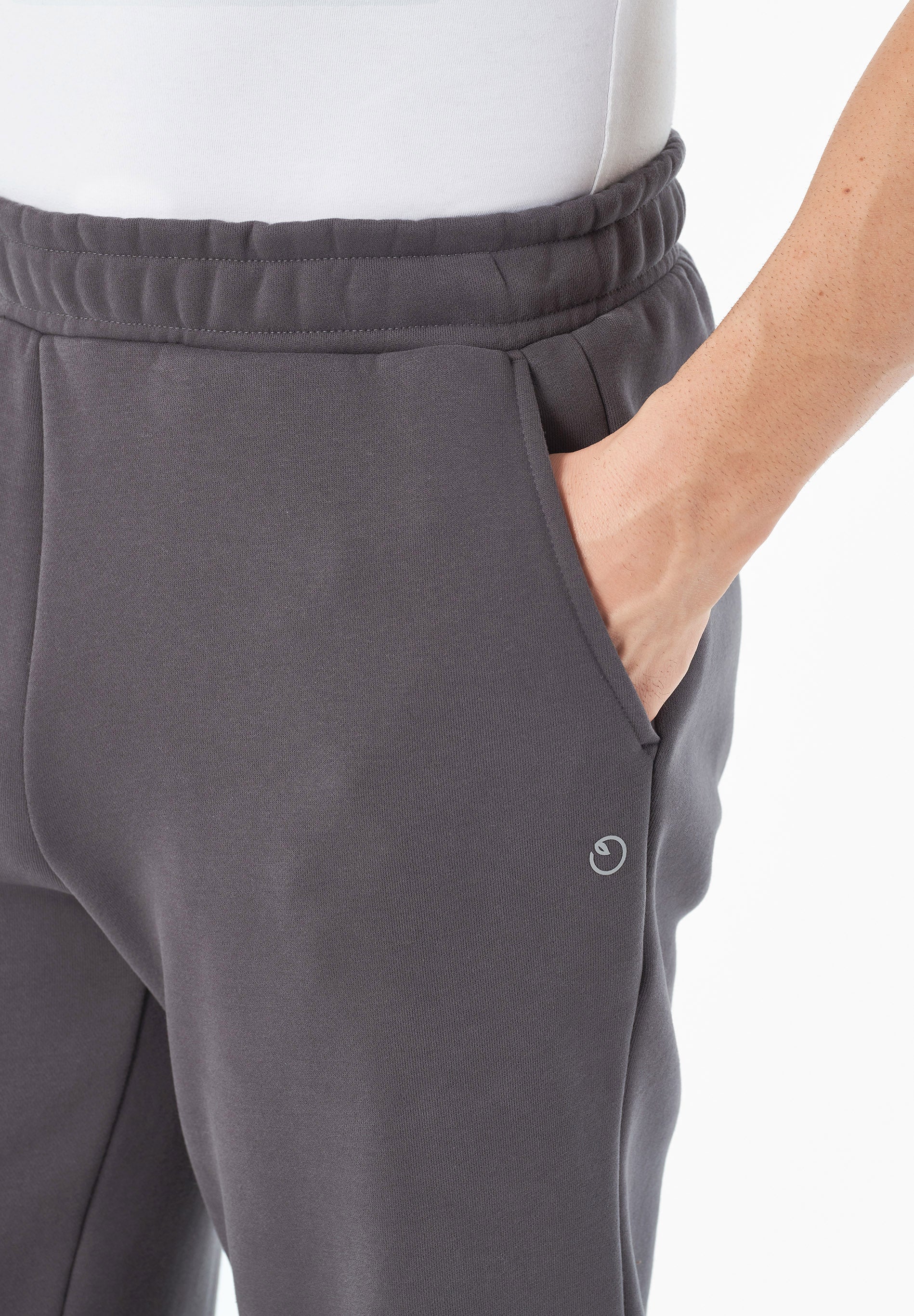 PARKERR | Essentials Travel Unisex Jogginghose aus Bio-Baumwolle & Recyceltem Polyester