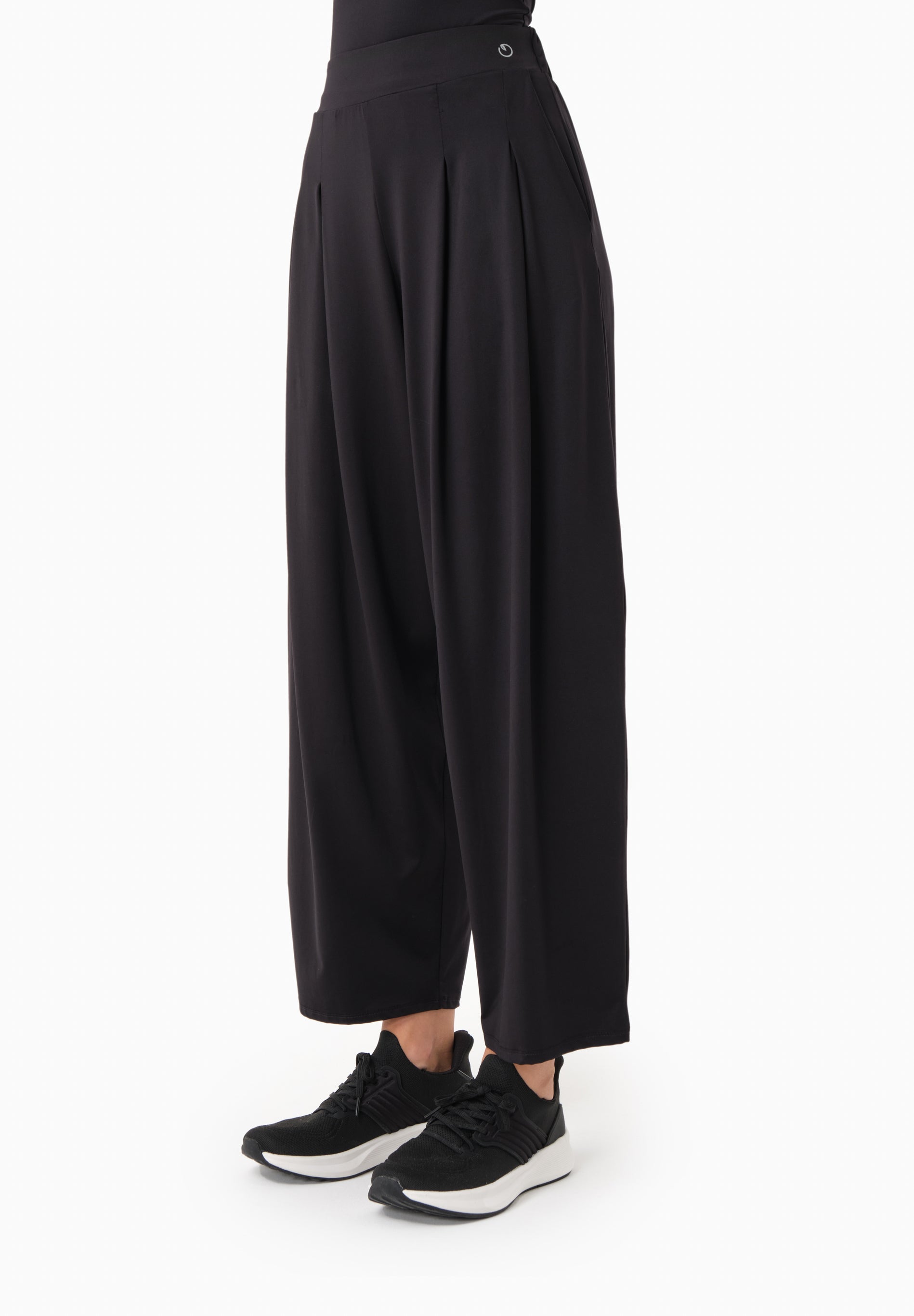 PEENY | Weit geschnittene Hose aus recyceltem Polyamid