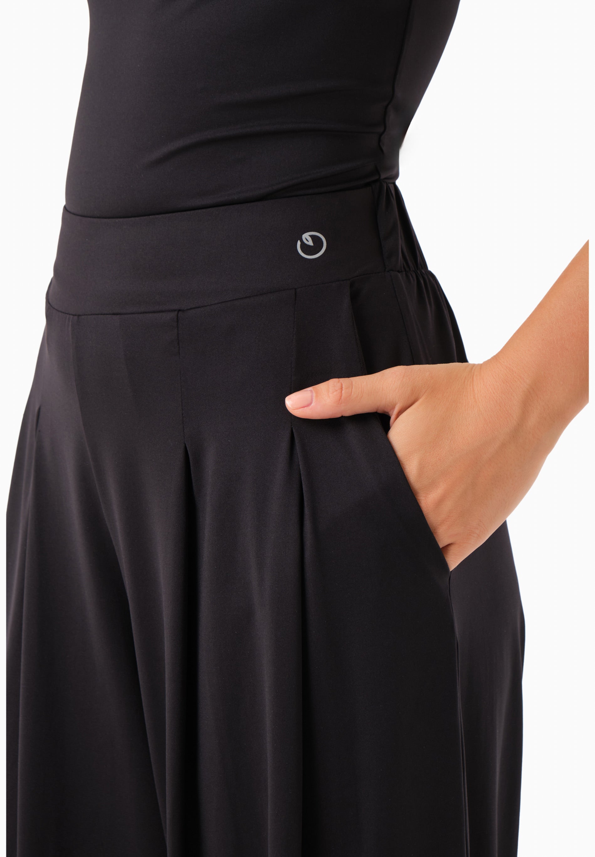 PEENY | Weit geschnittene Hose aus recyceltem Polyamid