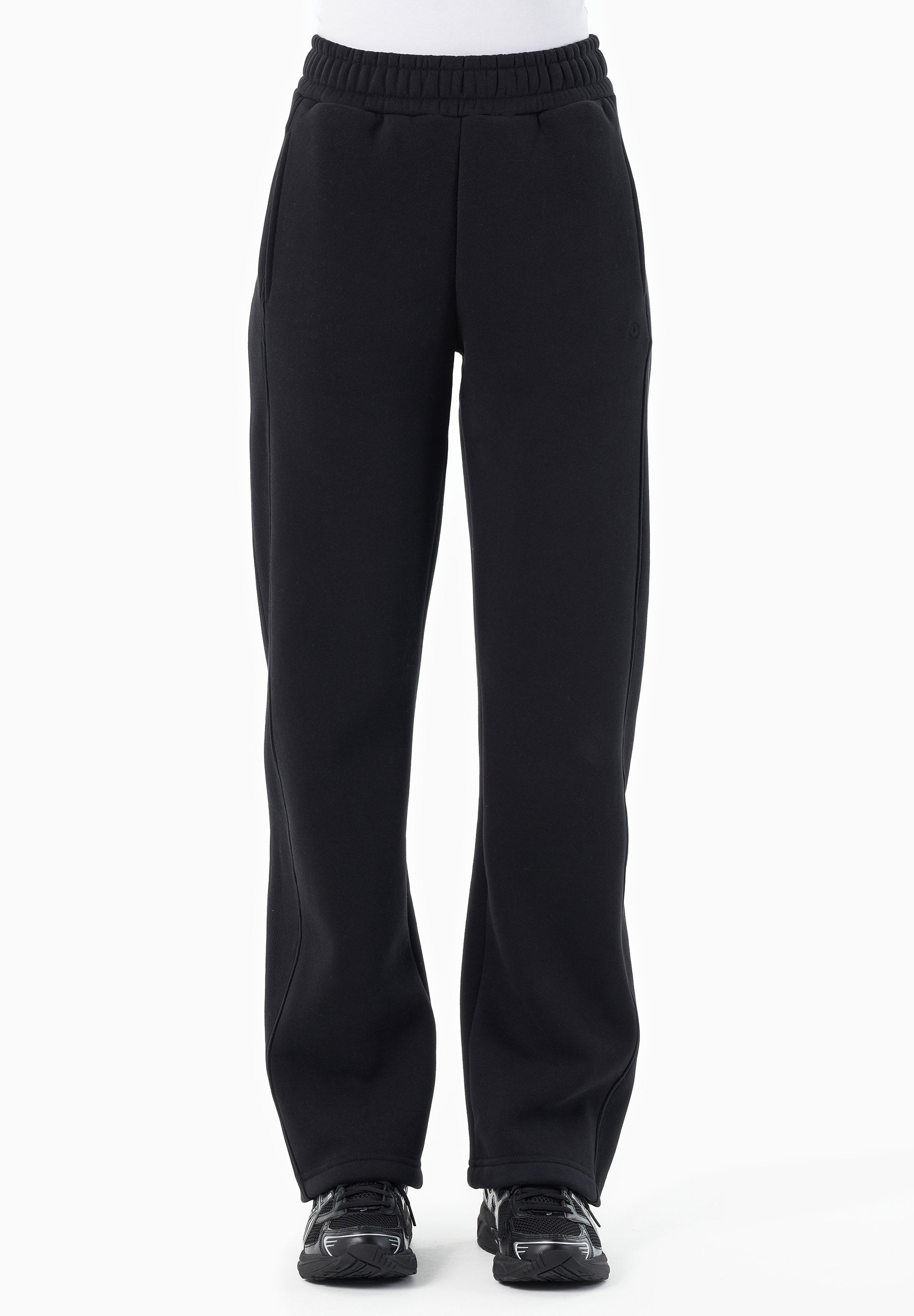 POLLY | Essentials Travel Sweathose aus Bio-Baumwolle & Recyceltem Polyester