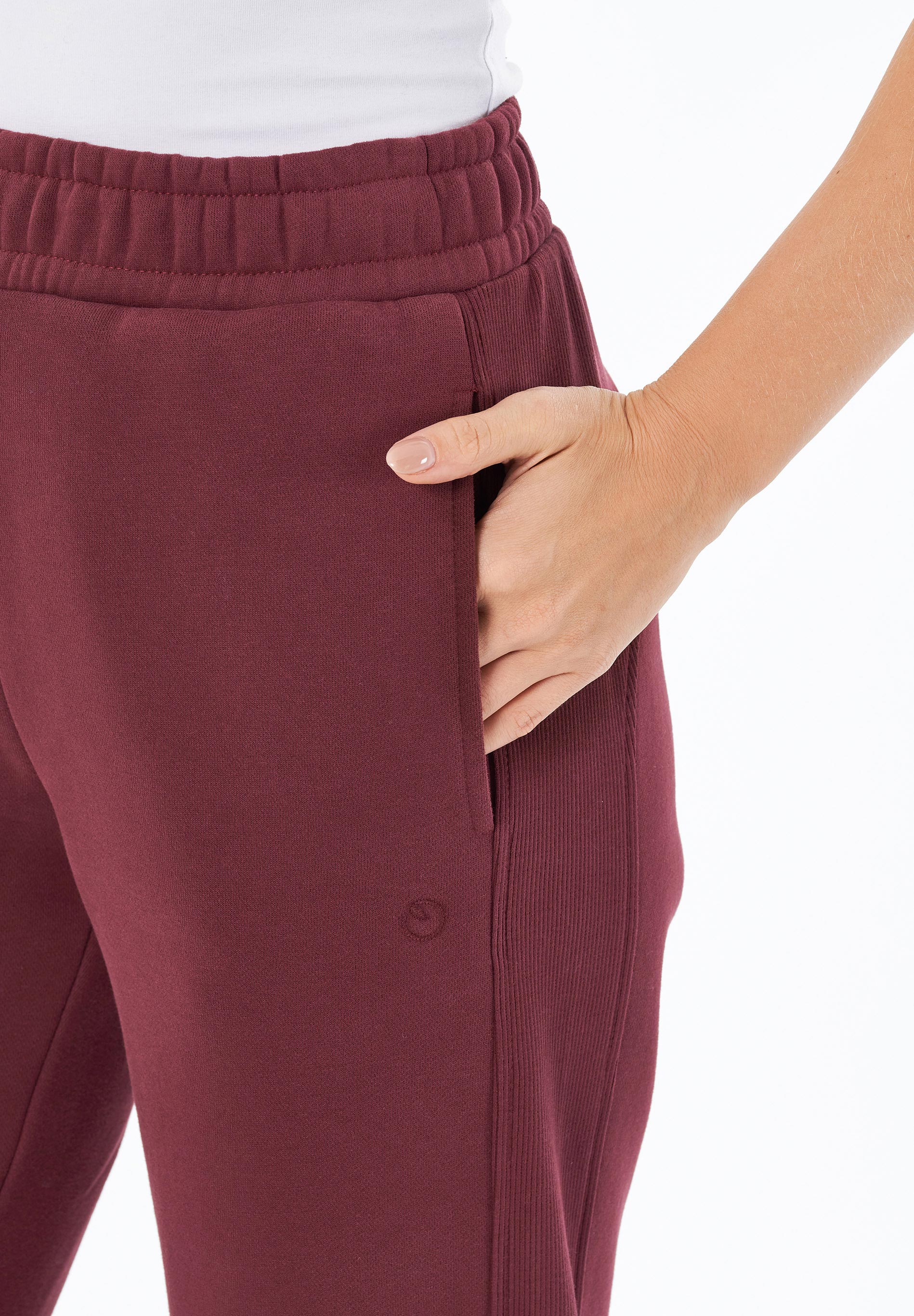 POLLY | Essentials Travel Sweathose aus Bio-Baumwolle & Recyceltem Polyester