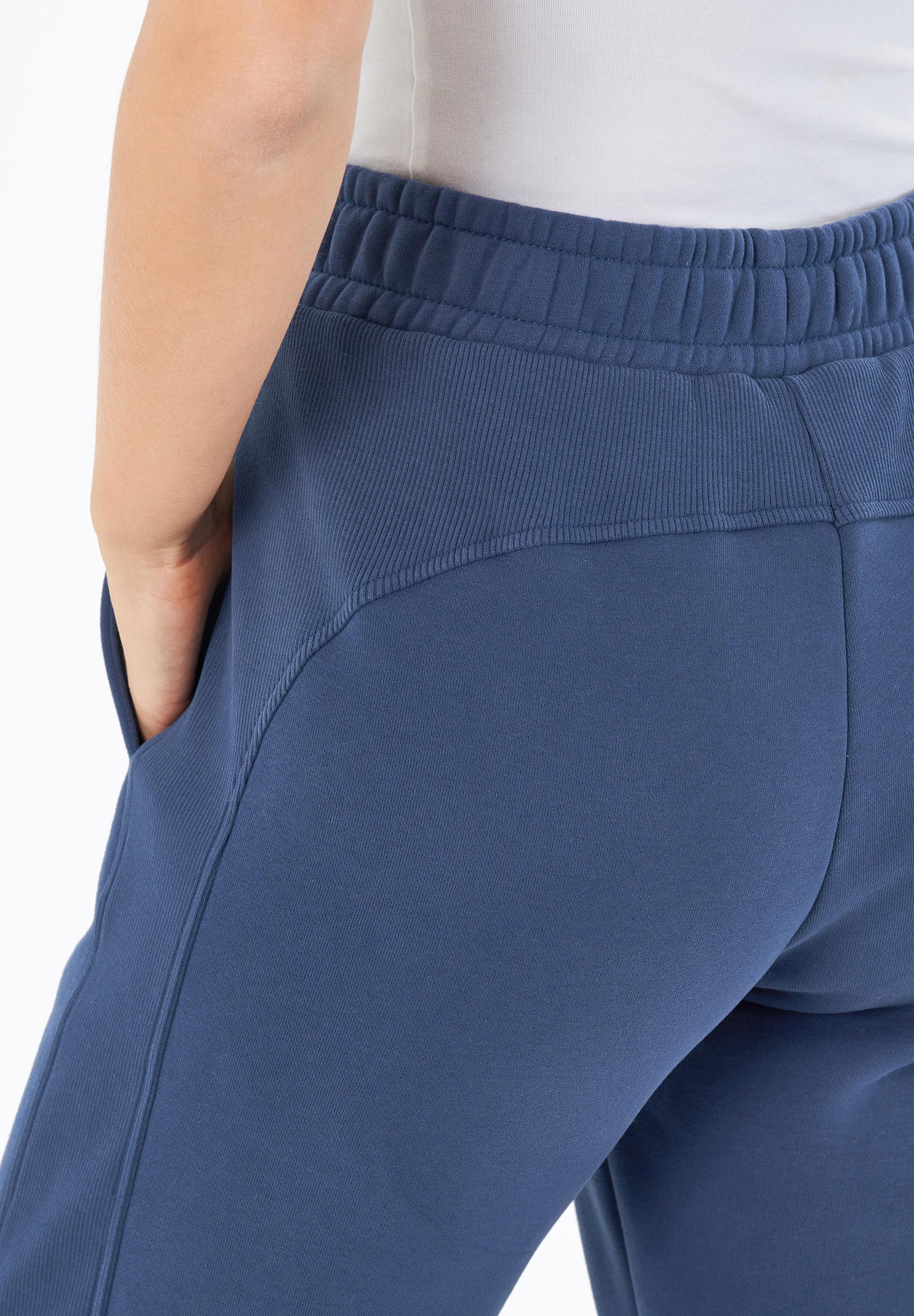 POLLY | Essentials Travel Sweathose aus Bio-Baumwolle & Recyceltem Polyester