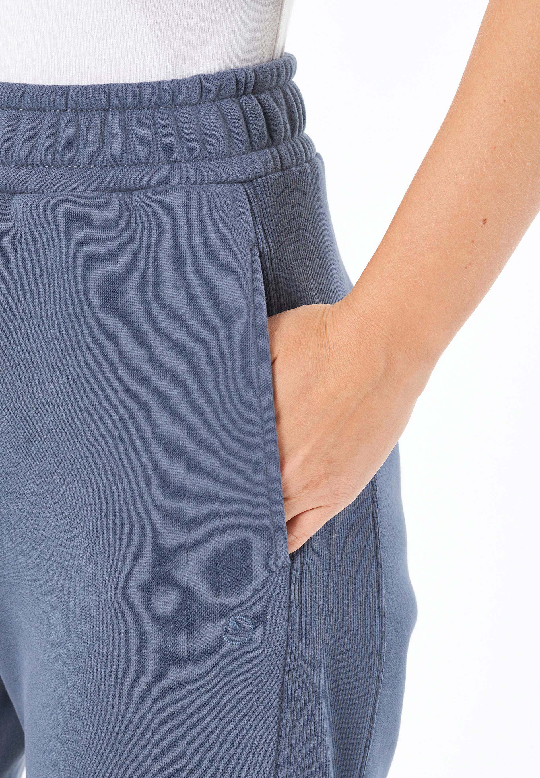 POLLY | Essentials Travel Sweathose aus Bio-Baumwolle & Recyceltem Polyester