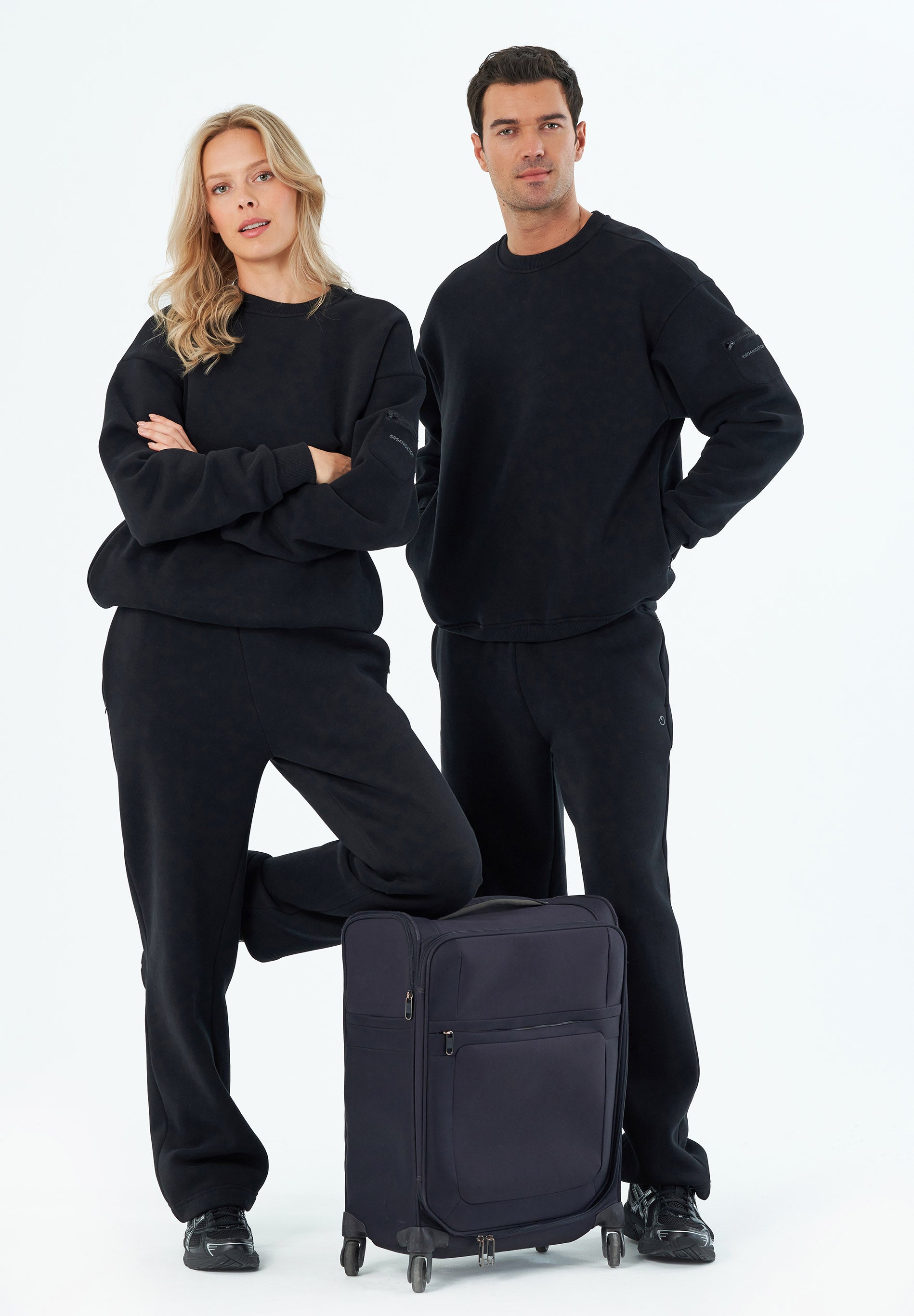 SAYLORR | Essentials Travel Unisex Sweatshirt aus Bio-Baumwolle und recyceltem Polyester