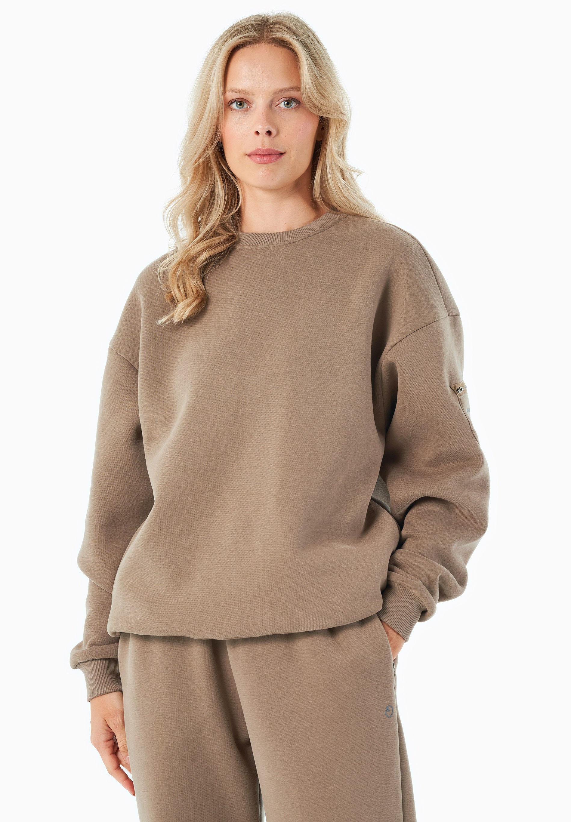 SAYLORR | Essentials Travel Unisex Sweatshirt aus Bio-Baumwolle und recyceltem Polyester