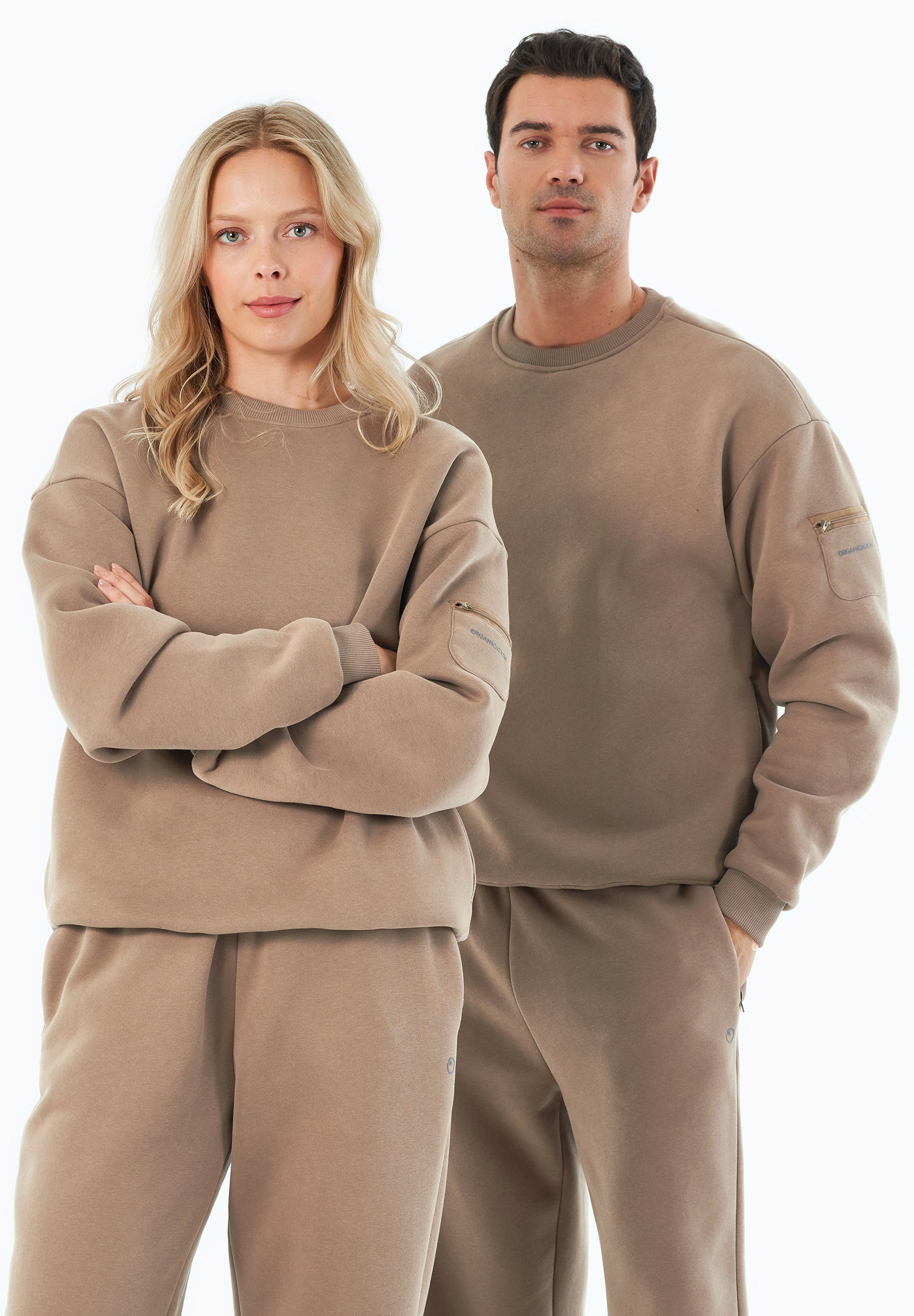 SAYLORR | Essentials Travel Unisex Sweatshirt aus Bio-Baumwolle und recyceltem Polyester