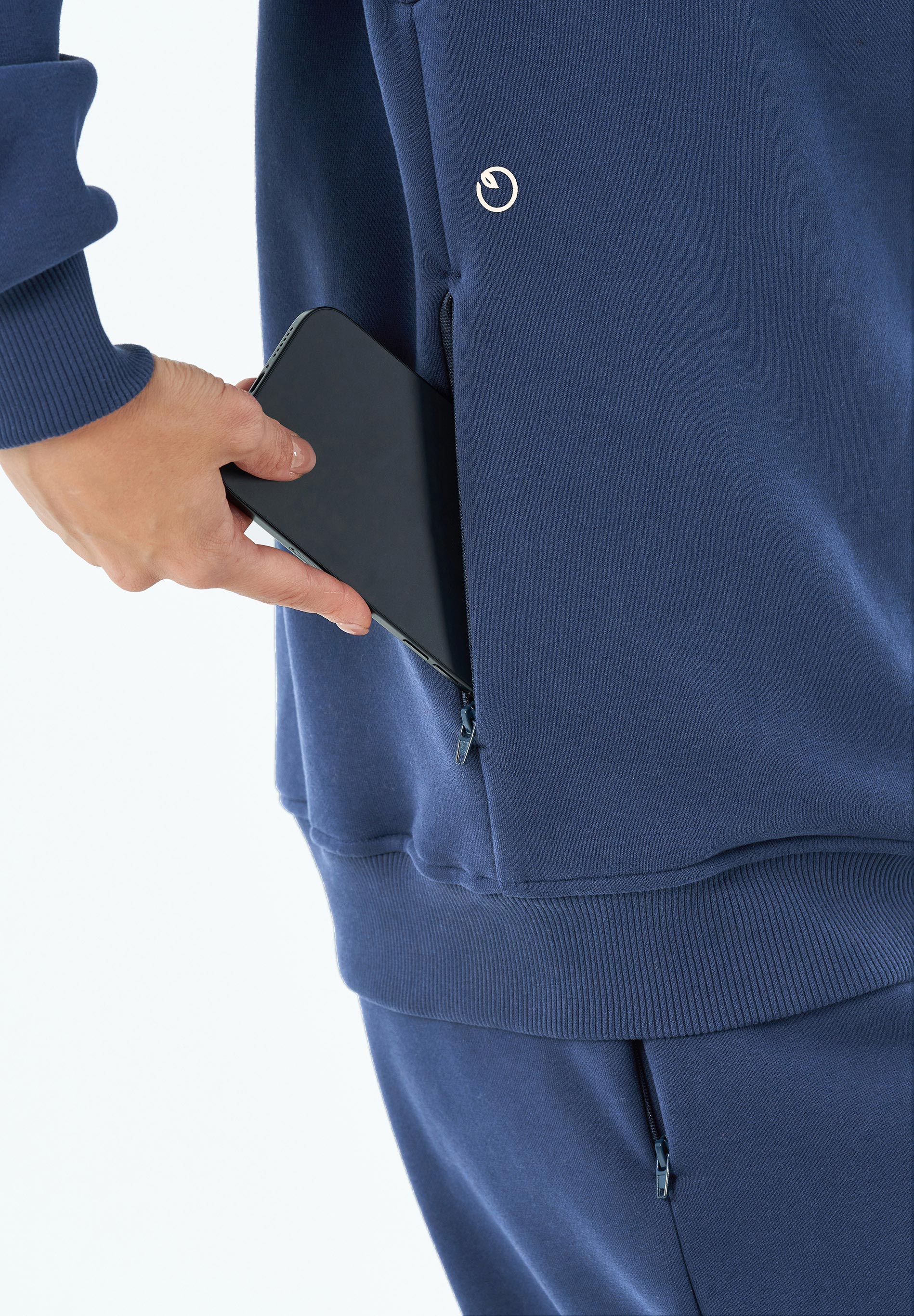 SAYLORR | Essentials Travel Unisex Sweatshirt aus Bio-Baumwolle und recyceltem Polyester