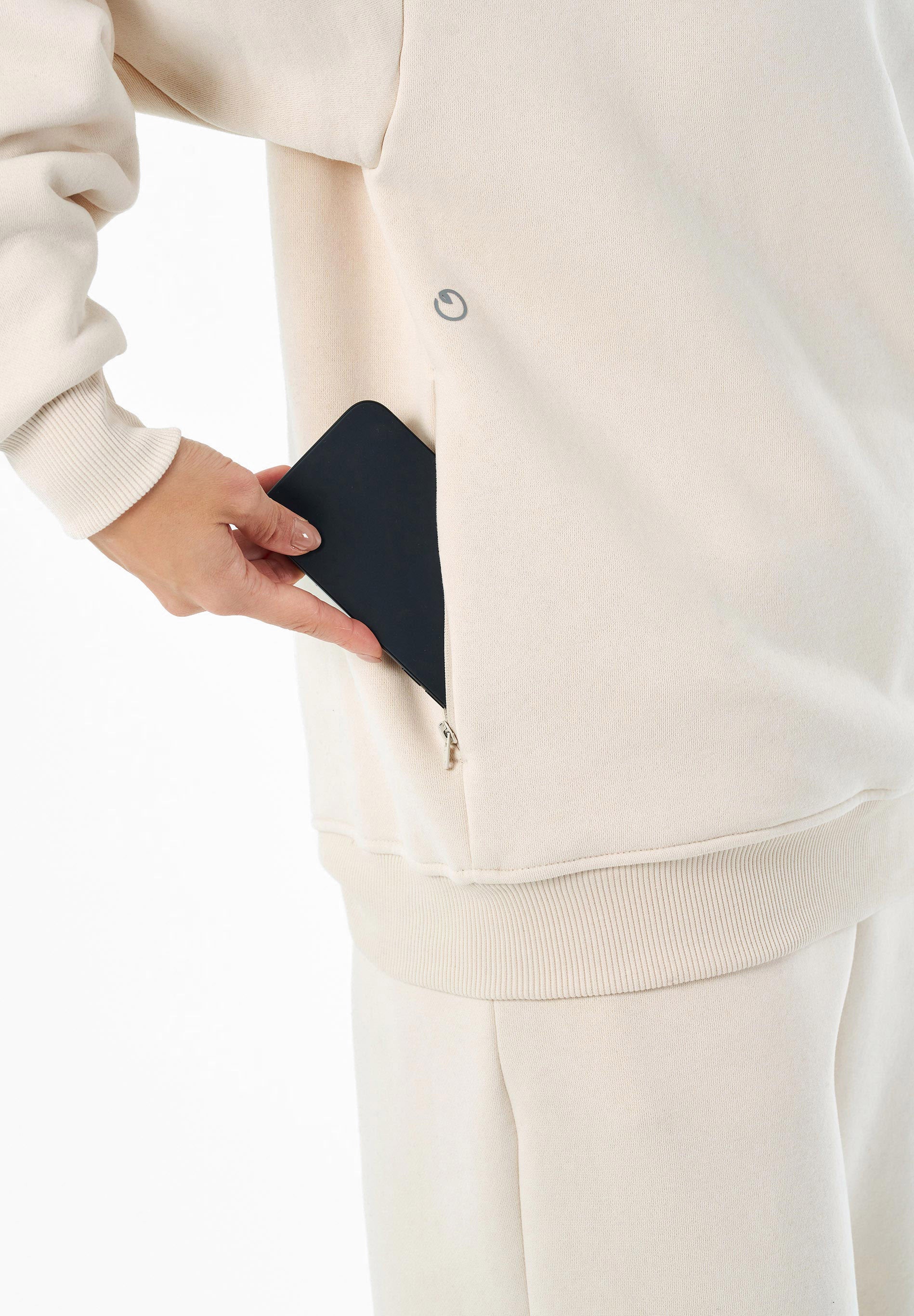 SAYLORR | Essentials Travel Unisex Sweatshirt aus Bio-Baumwolle und recyceltem Polyester