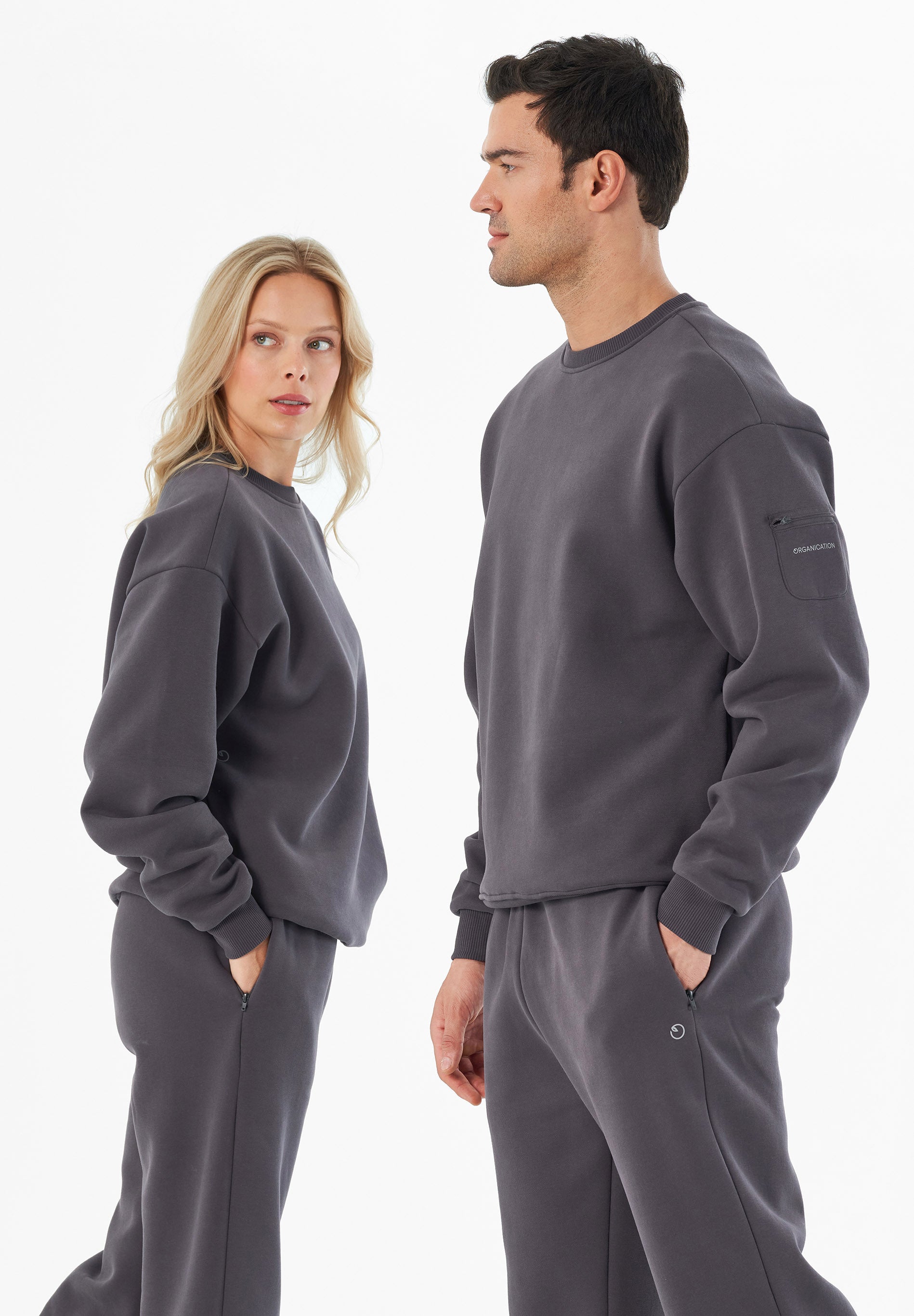 SAYLORR | Essentials Travel Unisex Sweatshirt aus Bio-Baumwolle und recyceltem Polyester