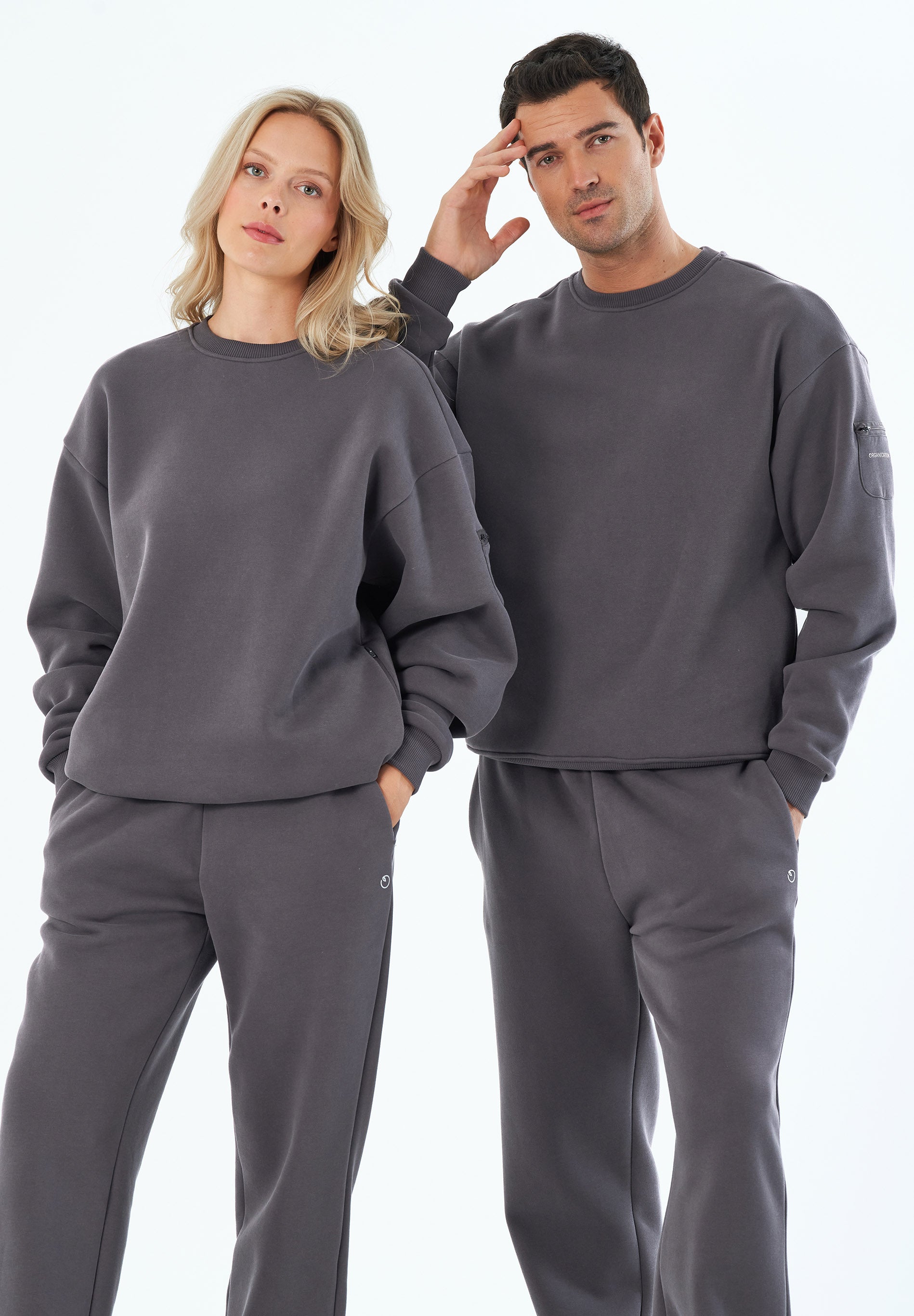 SAYLORR | Essentials Travel Unisex Sweatshirt aus Bio-Baumwolle und recyceltem Polyester