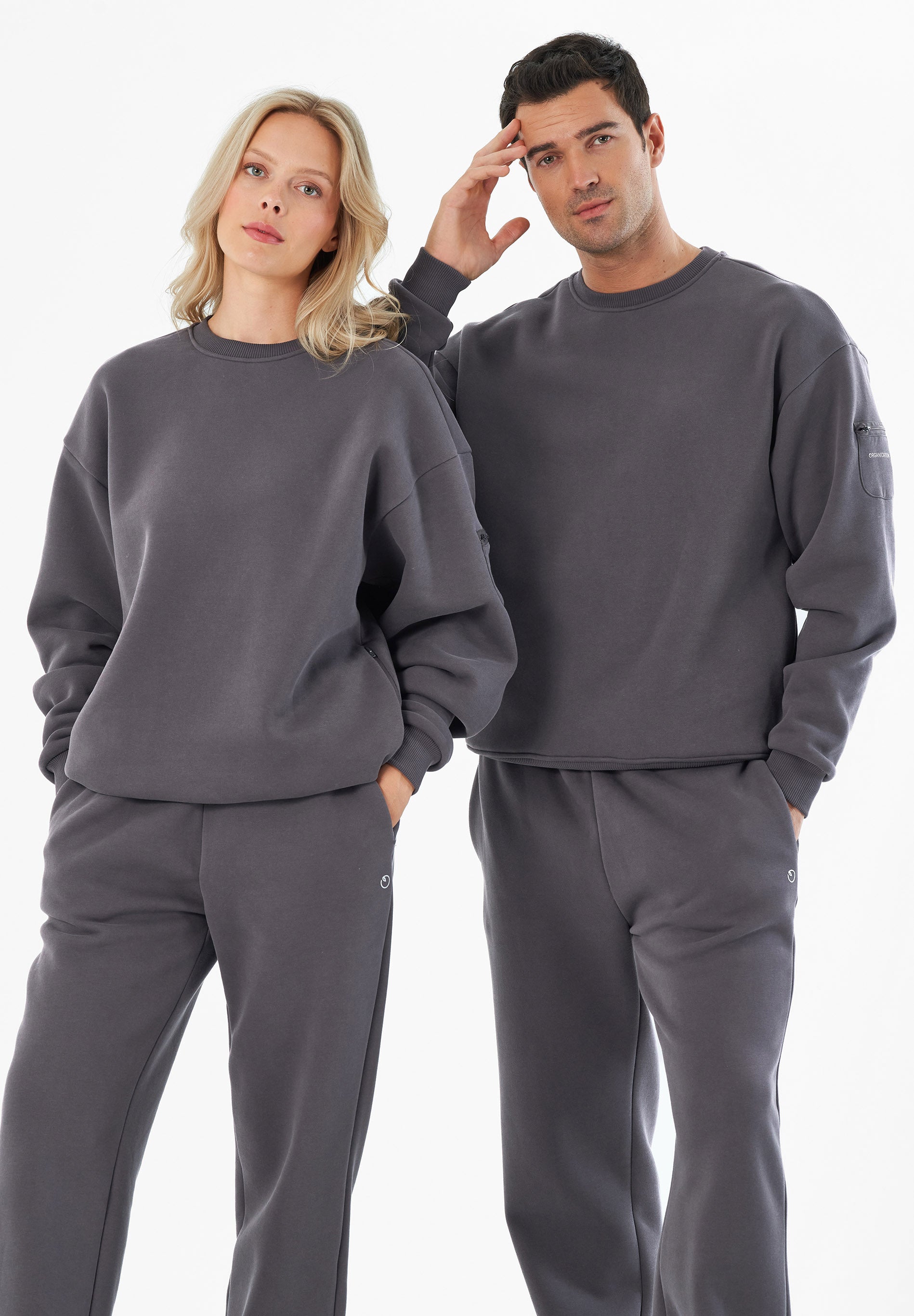 SAYLORR | Essentials Travel Unisex Sweatshirt aus Bio-Baumwolle und recyceltem Polyester