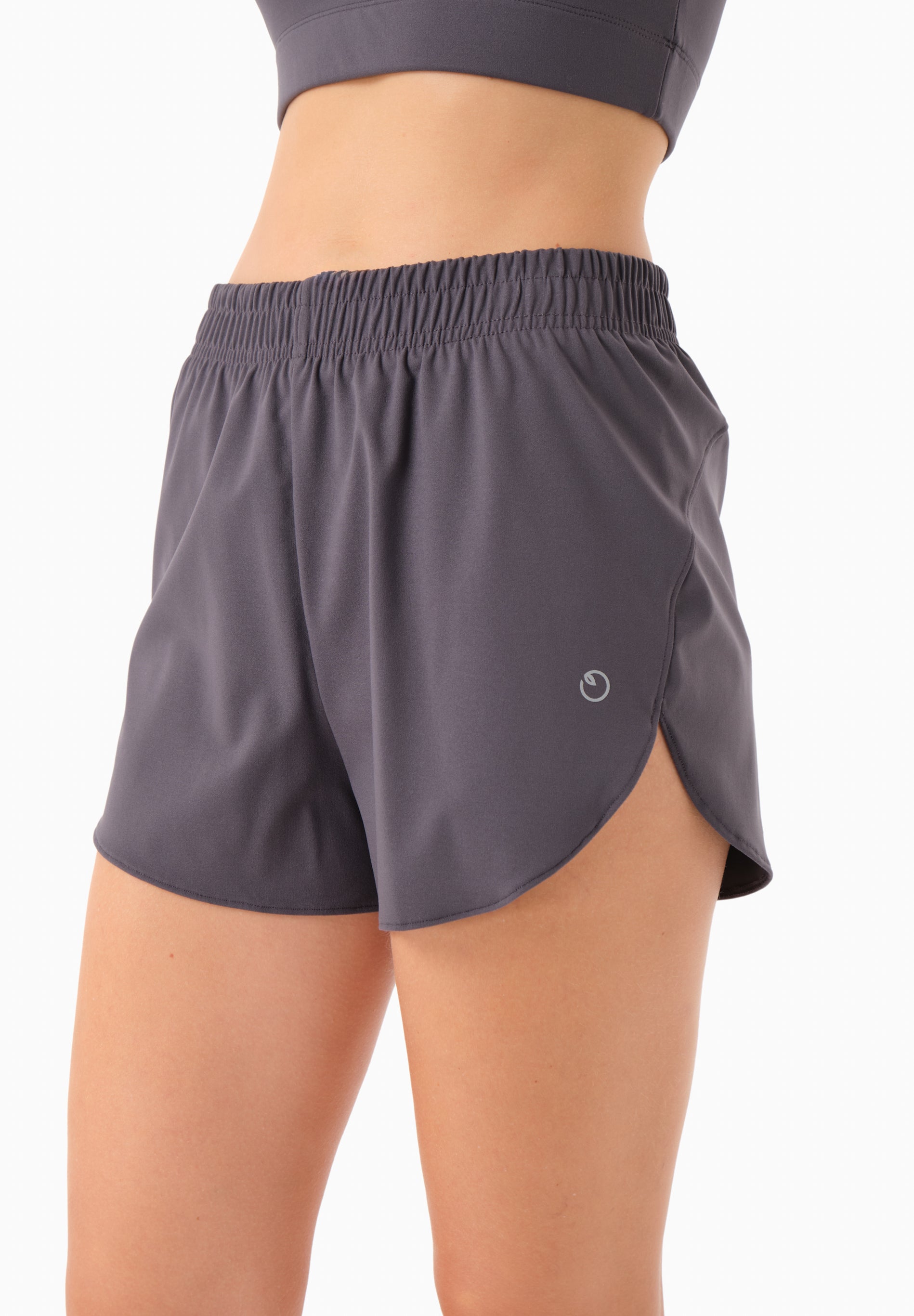 SELENNA | Shorts aus recyceltem Polyamid