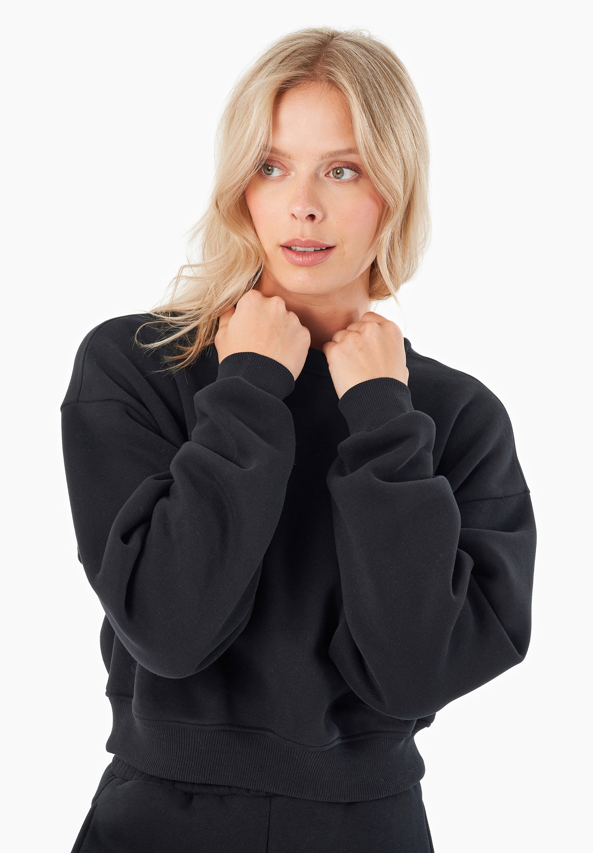 SILLIVIA | Essentials Travel Crop-Sweatshirt aus Bio-Baumwolle und recyceltem Polyester