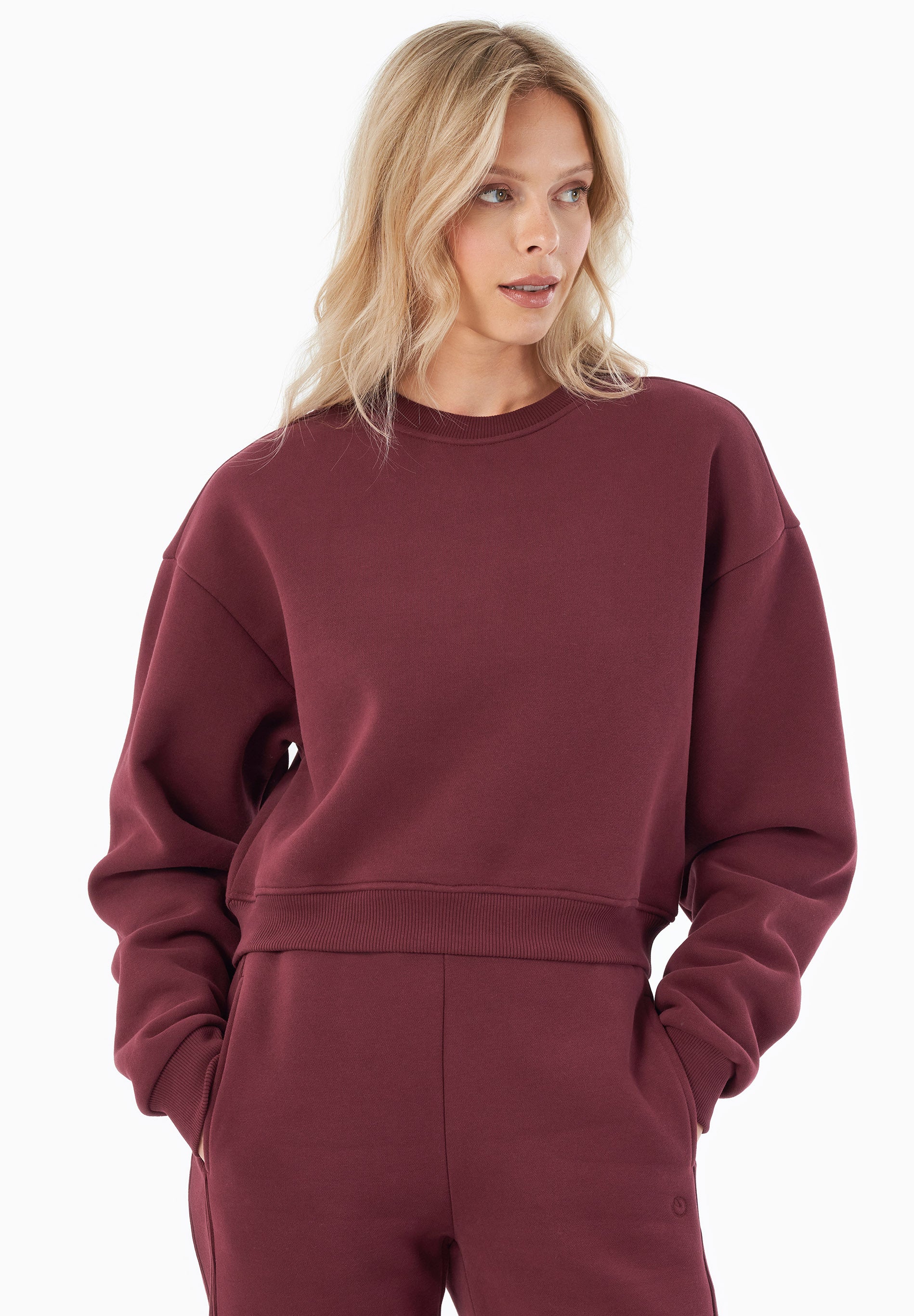 SILLIVIA | Essentials Travel Crop-Sweatshirt aus Bio-Baumwolle und recyceltem Polyester