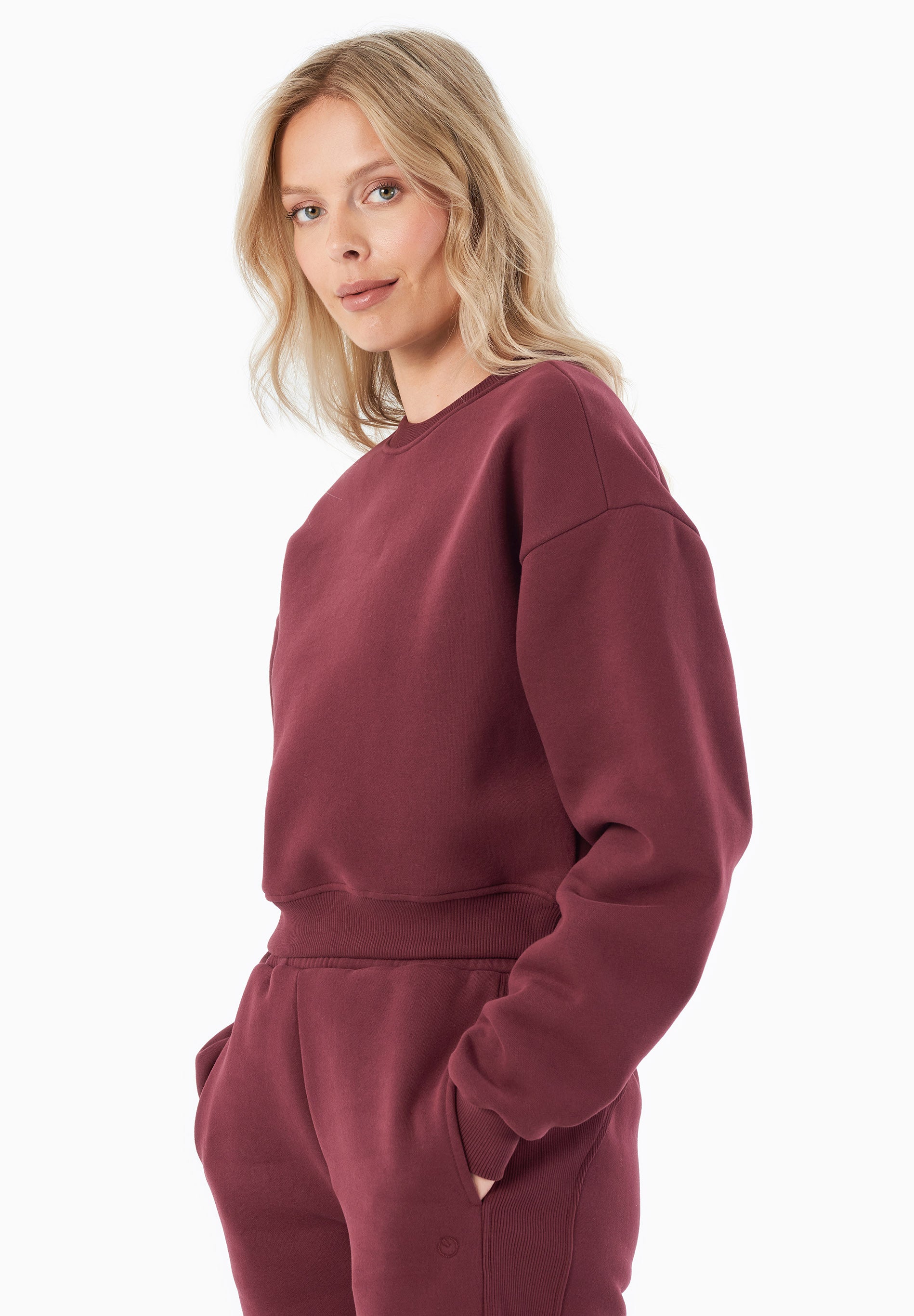 SILLIVIA | Essentials Travel Crop-Sweatshirt aus Bio-Baumwolle und recyceltem Polyester