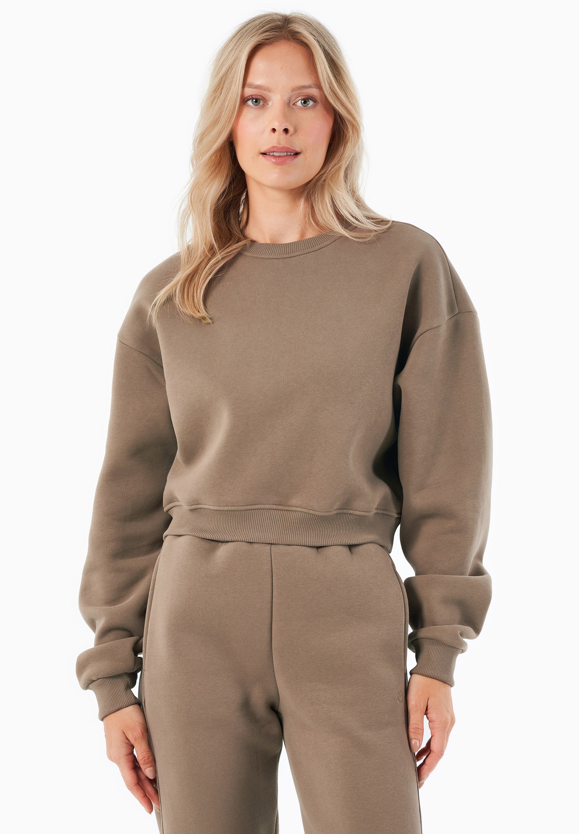SILLIVIA | Essentials Travel Crop-Sweatshirt aus Bio-Baumwolle und recyceltem Polyester