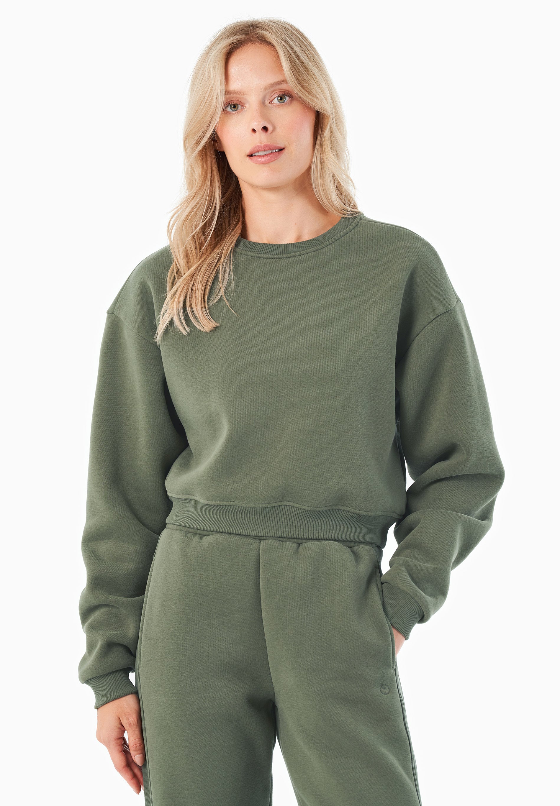 SILLIVIA | Essentials Travel Crop-Sweatshirt aus Bio-Baumwolle und recyceltem Polyester