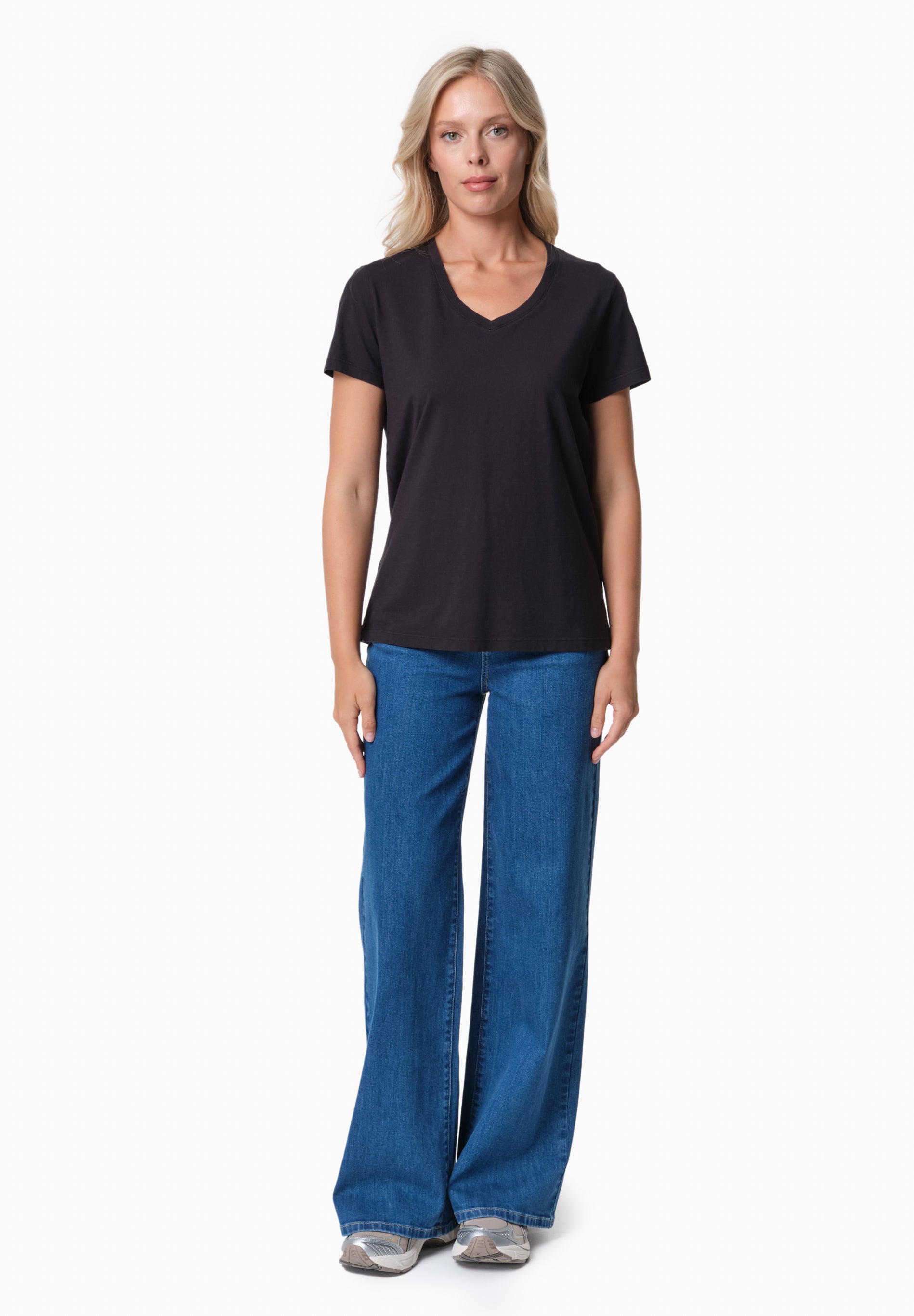 TESSA | Basic T-Shirt aus Bio-Baumwolle mit V-Ausschnitt