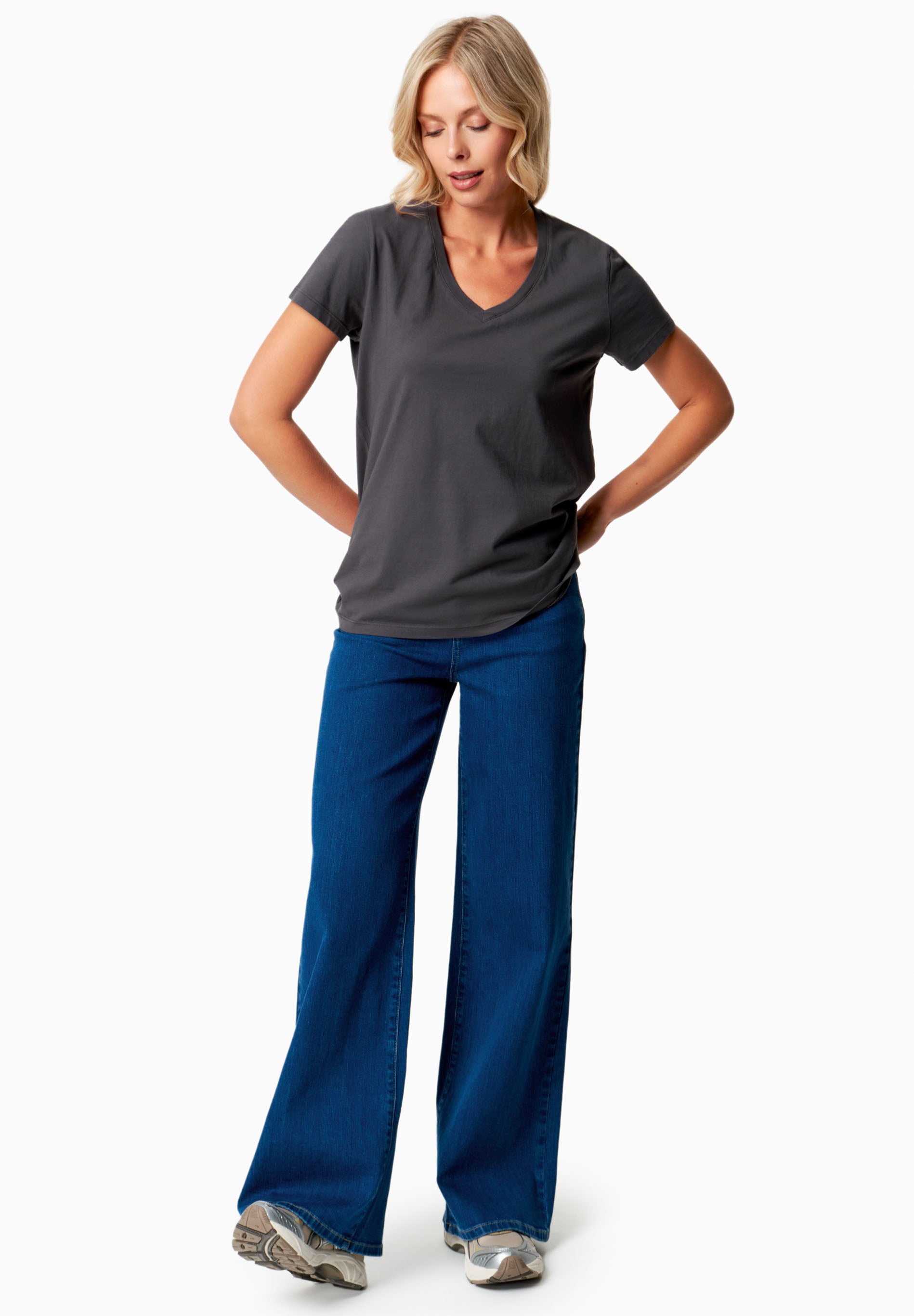 TESSA | Basic T-Shirt aus Bio-Baumwolle mit V-Ausschnitt