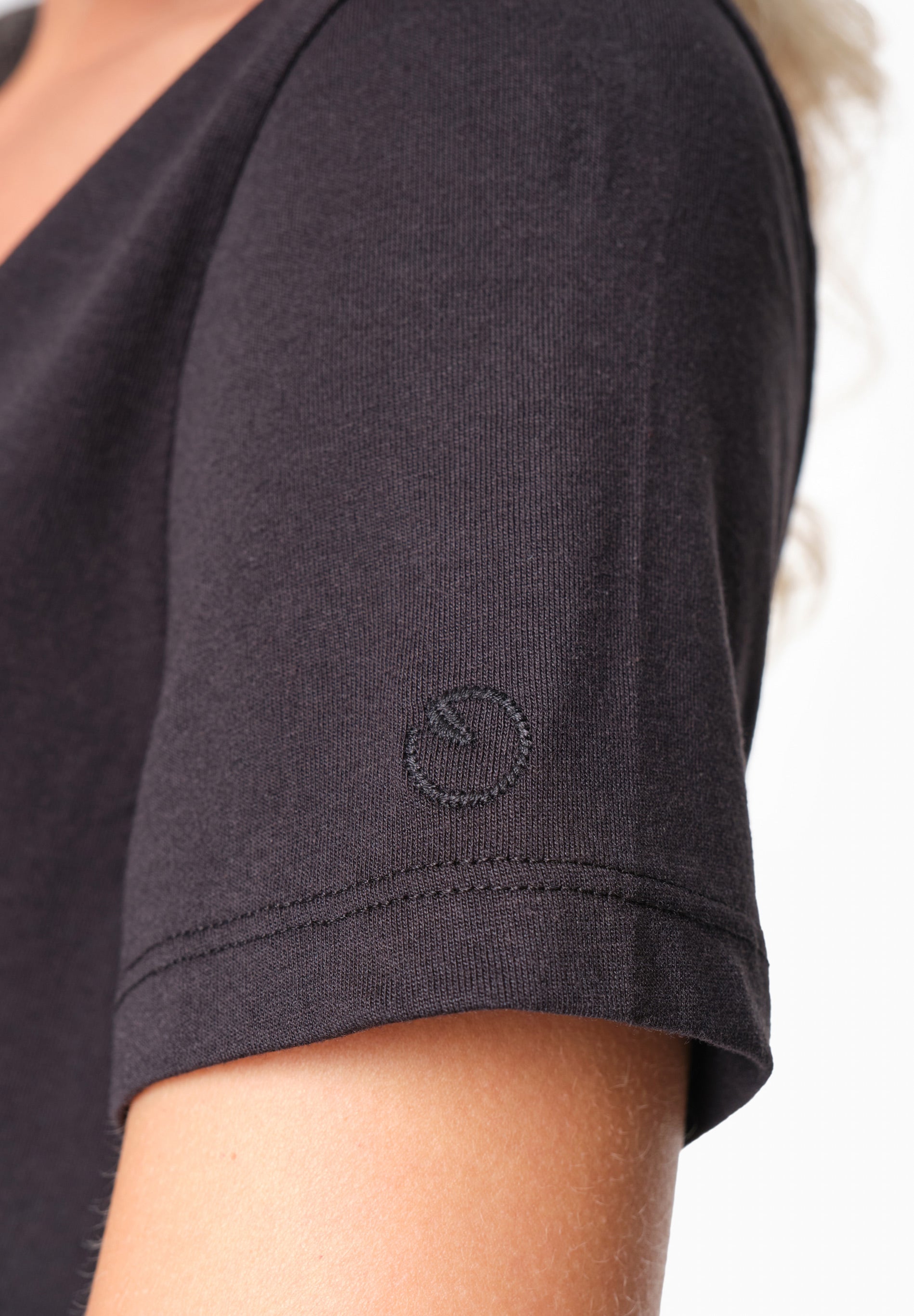 TIJEEN | T-Shirt aus TENCEL™ Modal und Bio-Baumwolle