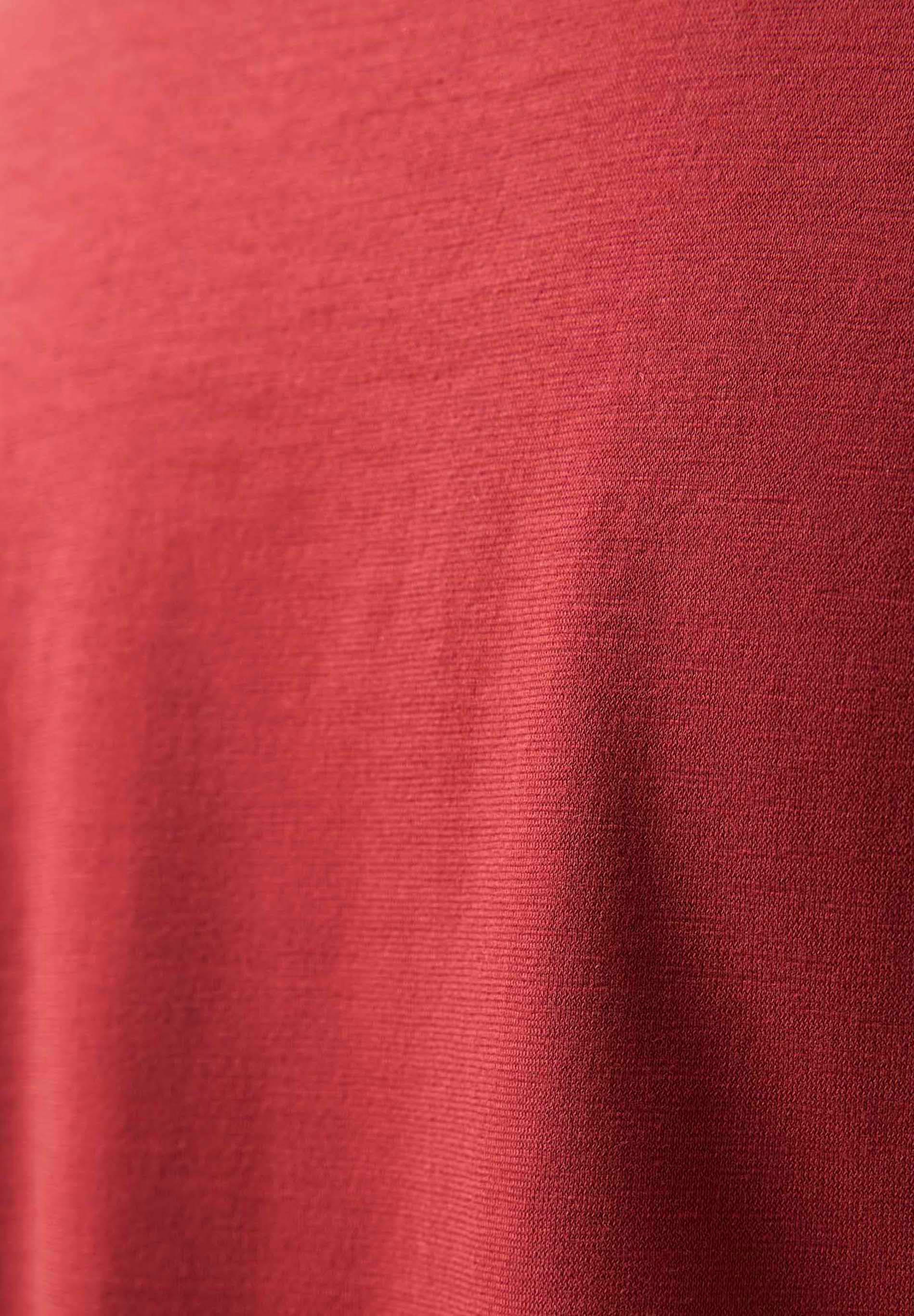 Basic T-Shirt aus Bio-Baumwolle mit V-Ausschnitt