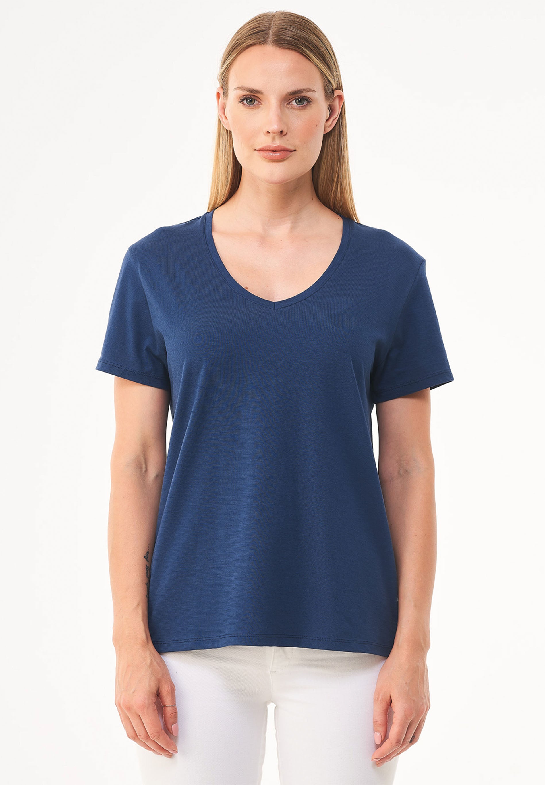 Basic T-Shirt aus Bio-Baumwolle mit V-Ausschnitt