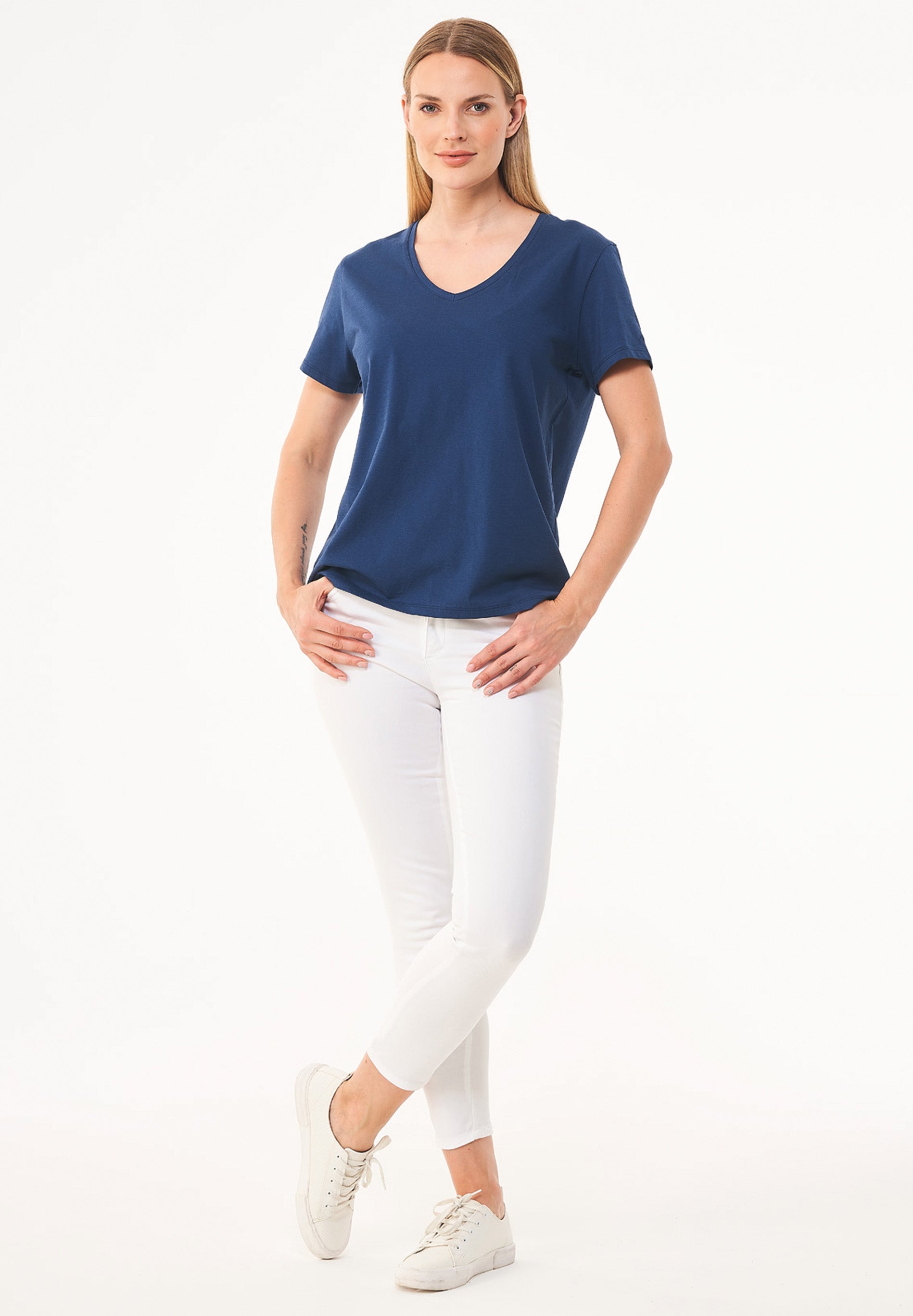 Basic T-Shirt aus Bio-Baumwolle mit V-Ausschnitt