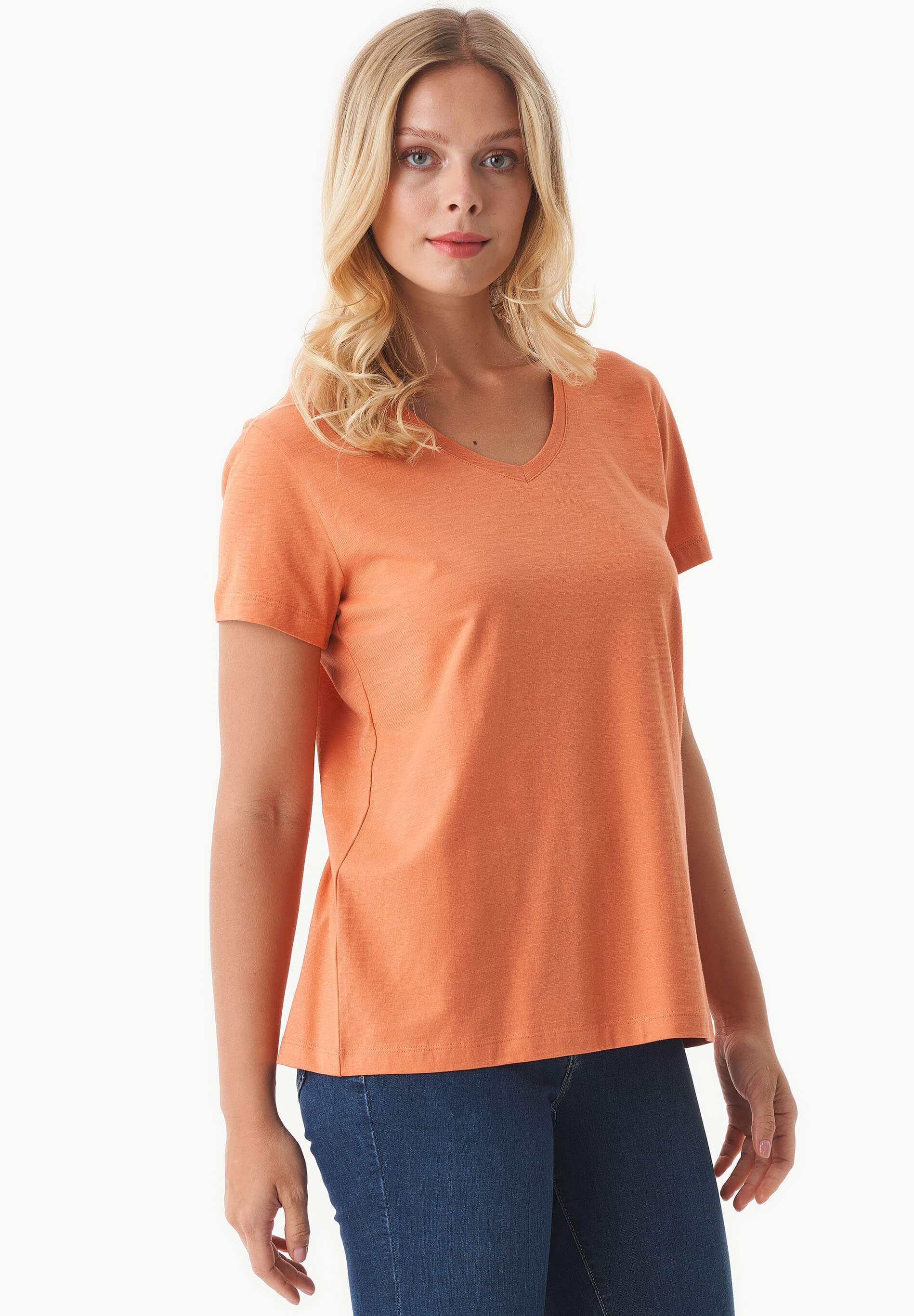 Basic T-Shirt aus Bio-Baumwolle mit V-Ausschnitt