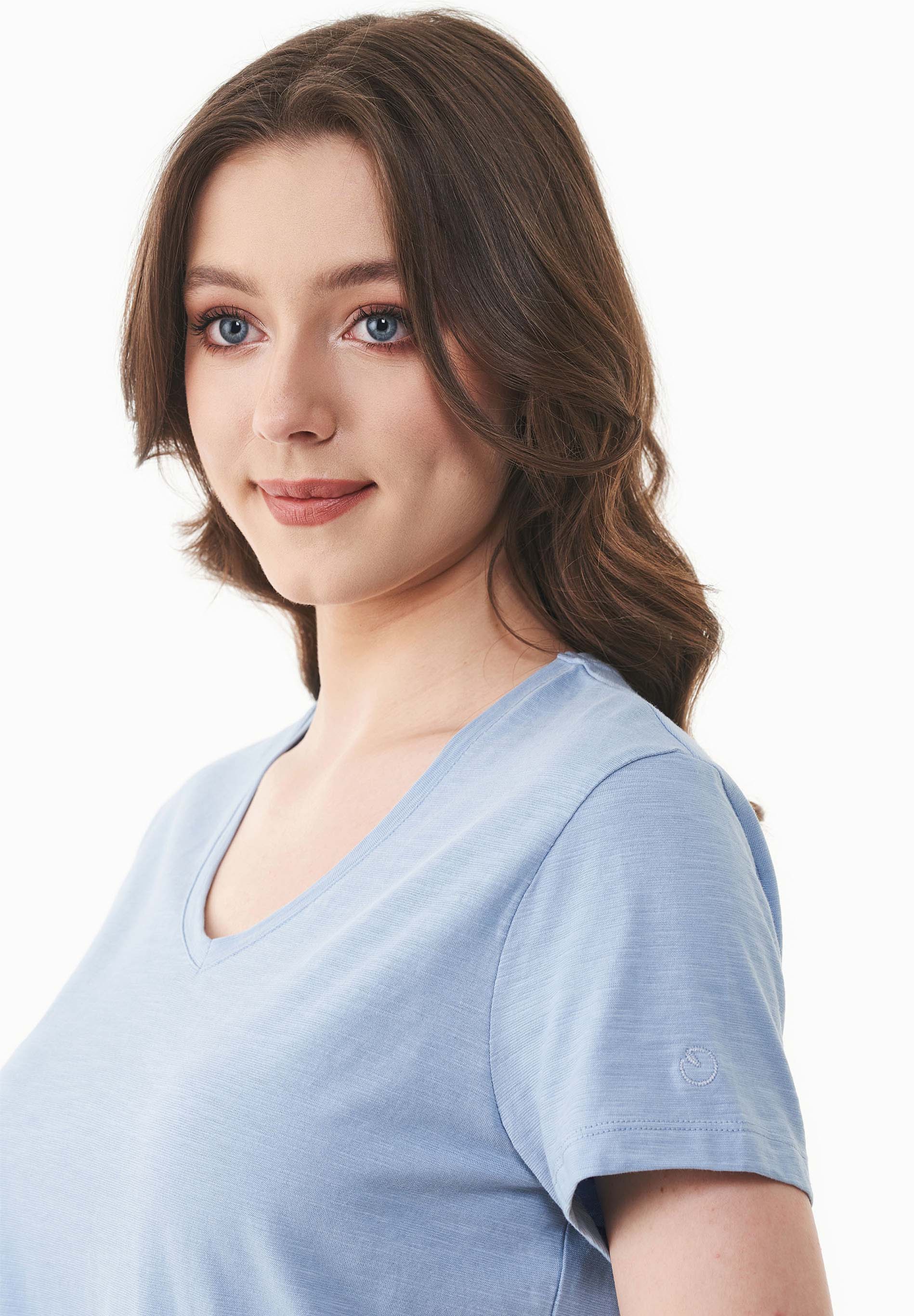 Basic T-Shirt aus Bio-Baumwolle mit V-Ausschnitt