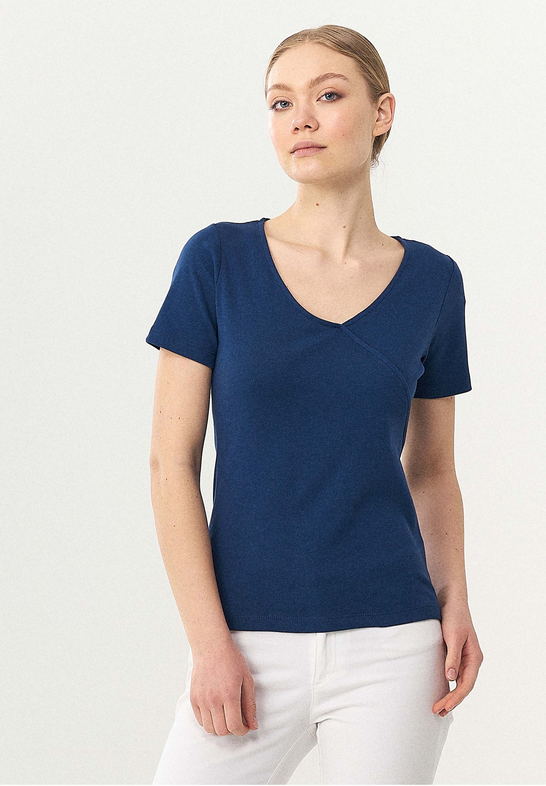Geripptes T-Shirt aus Bio-Baumwolle mit V-Ausschnitt