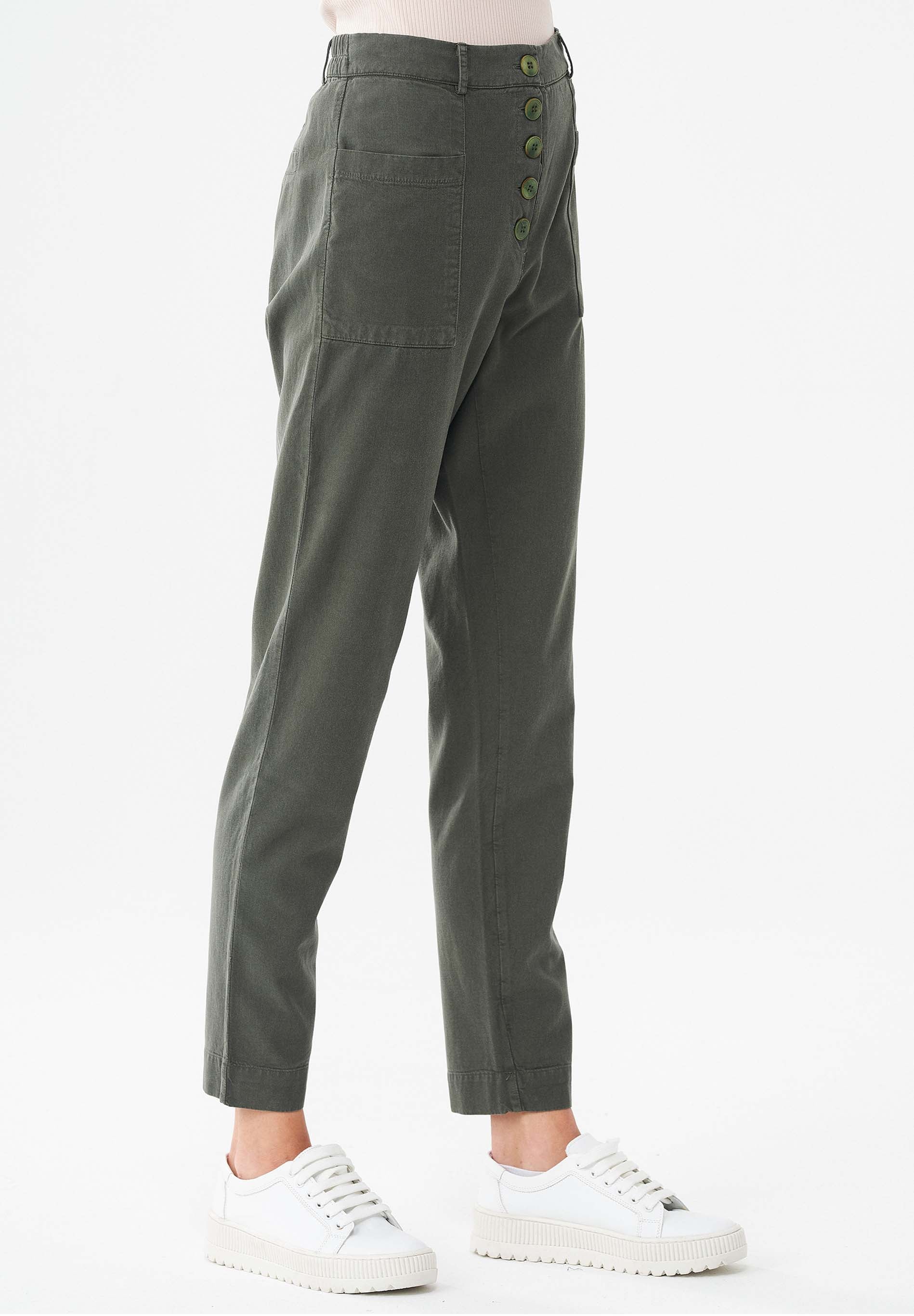 Garment Dyed Hose aus TENCEL™ Lyocell-Mix