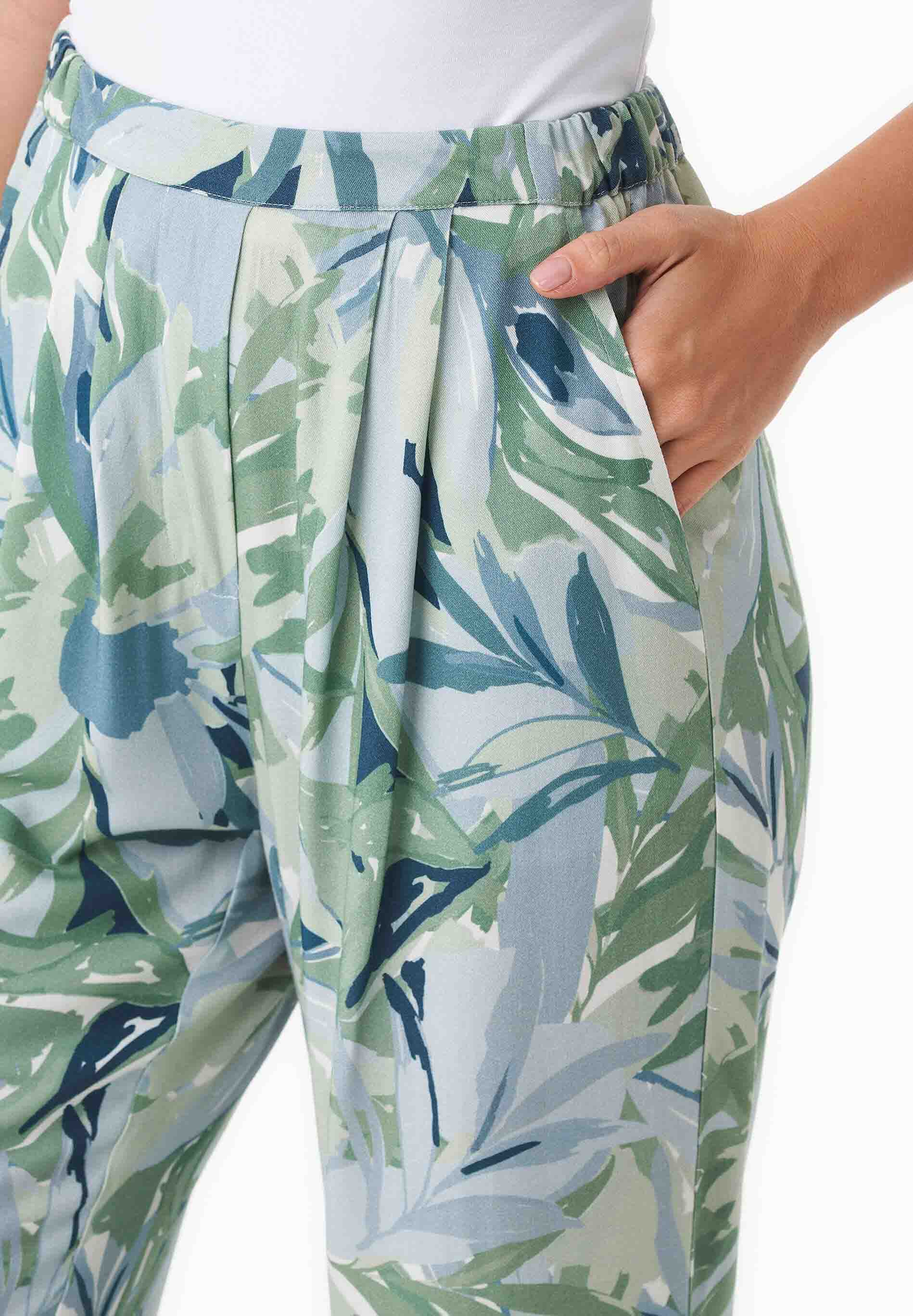 Hose aus LENZING™ ECOVERO™ mit Blattmuster