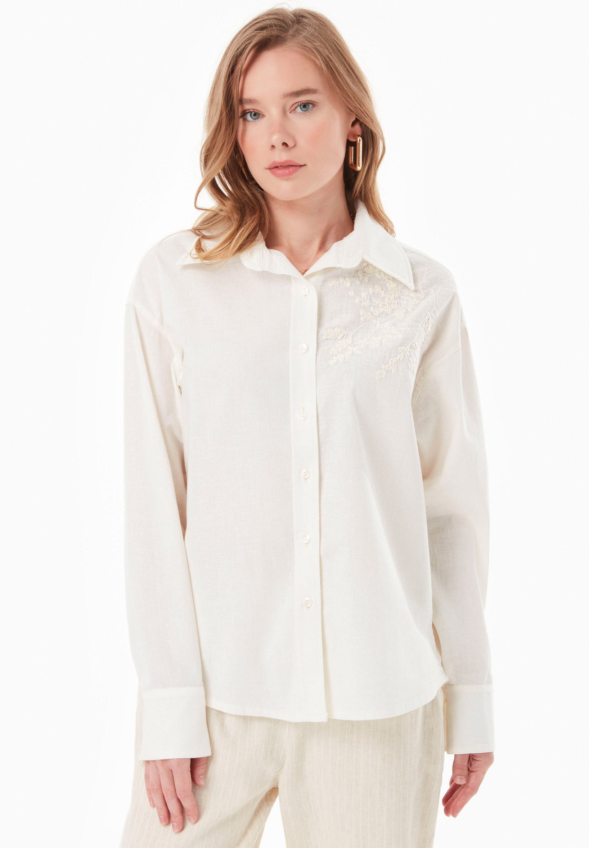 Bluse aus Bio-Baumwolle und Leinen mit Bestickung