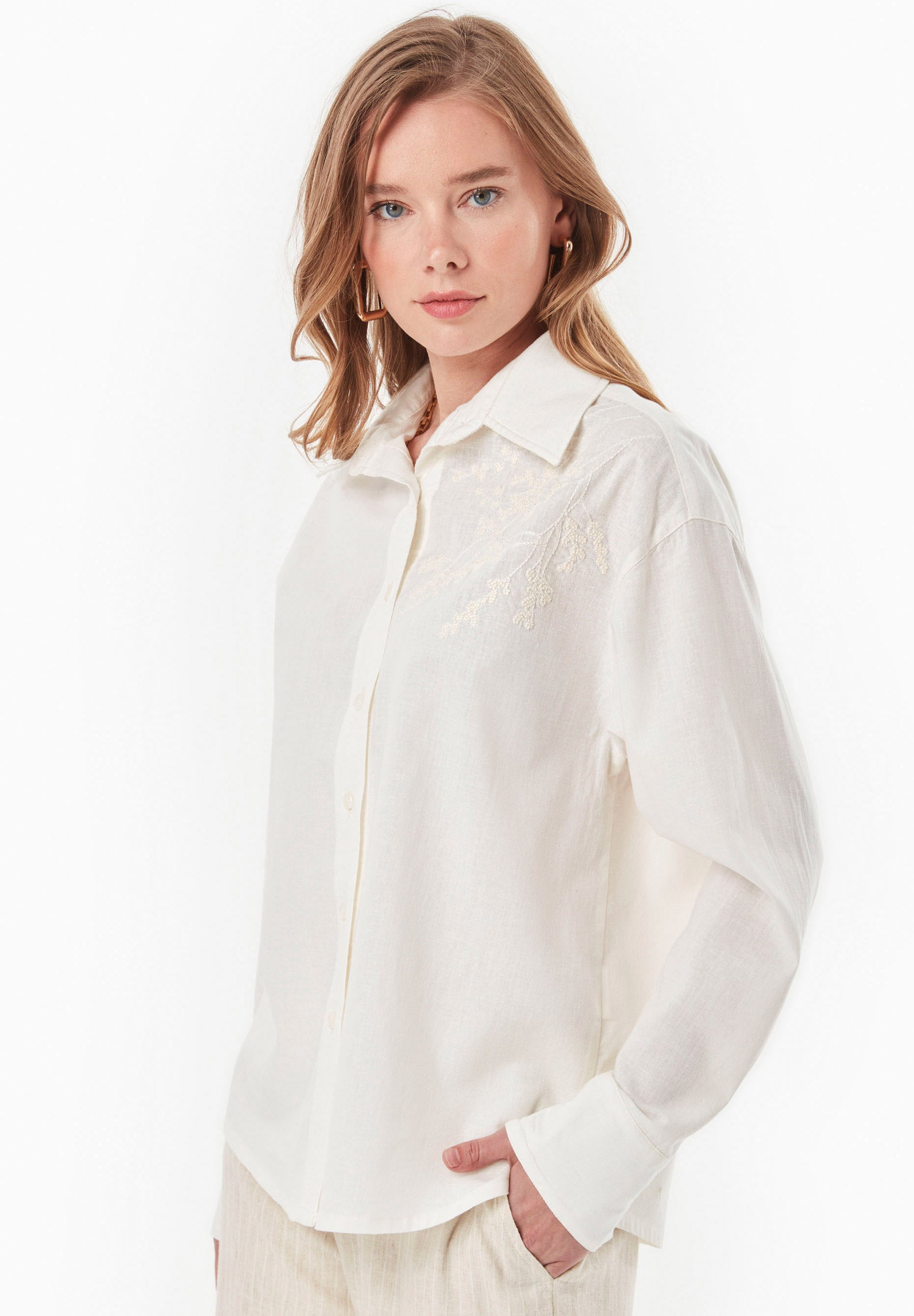 Bluse aus Bio-Baumwolle und Leinen mit Bestickung