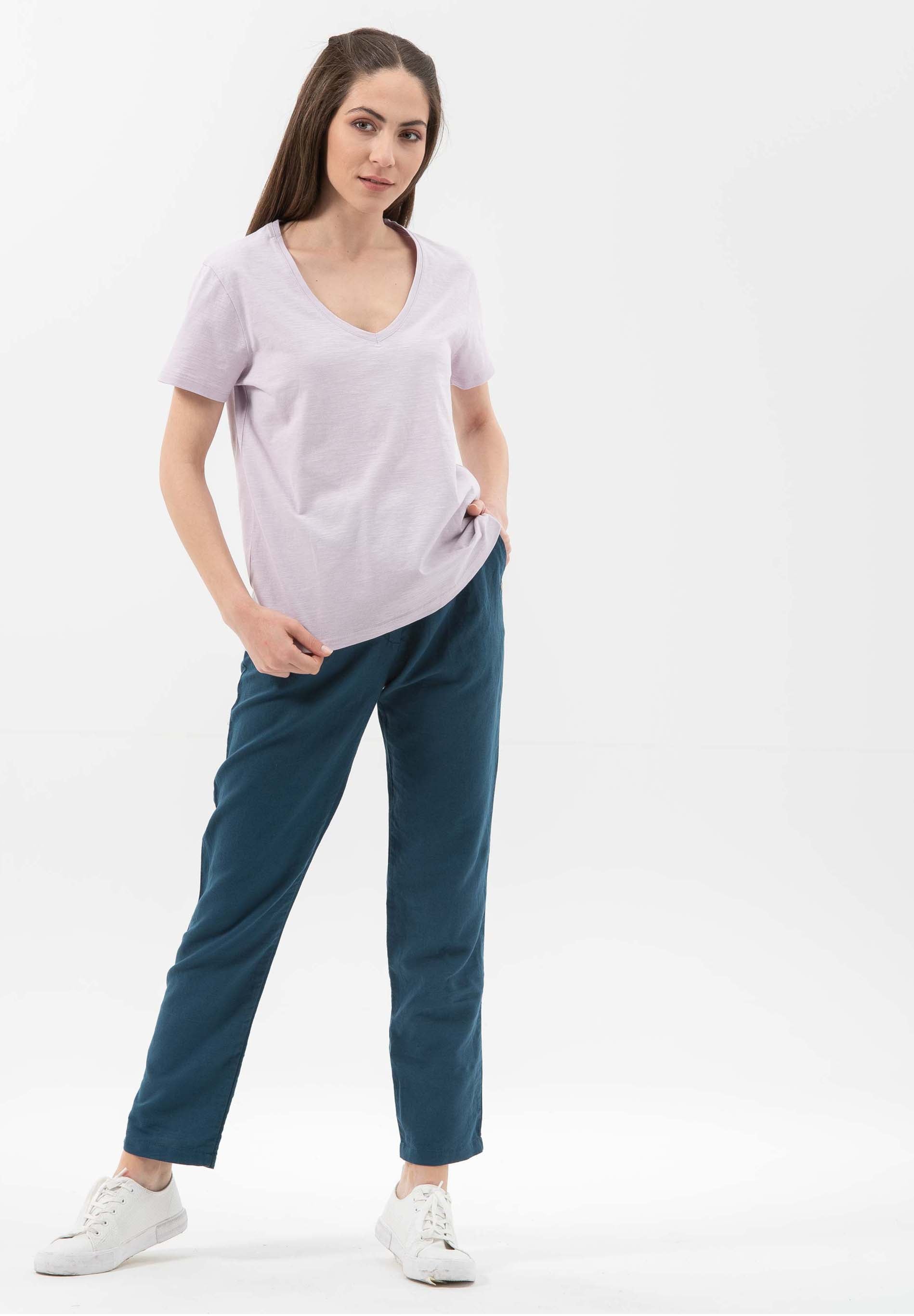 Basic T-Shirt aus Bio-Baumwolle mit V-Ausschnitt