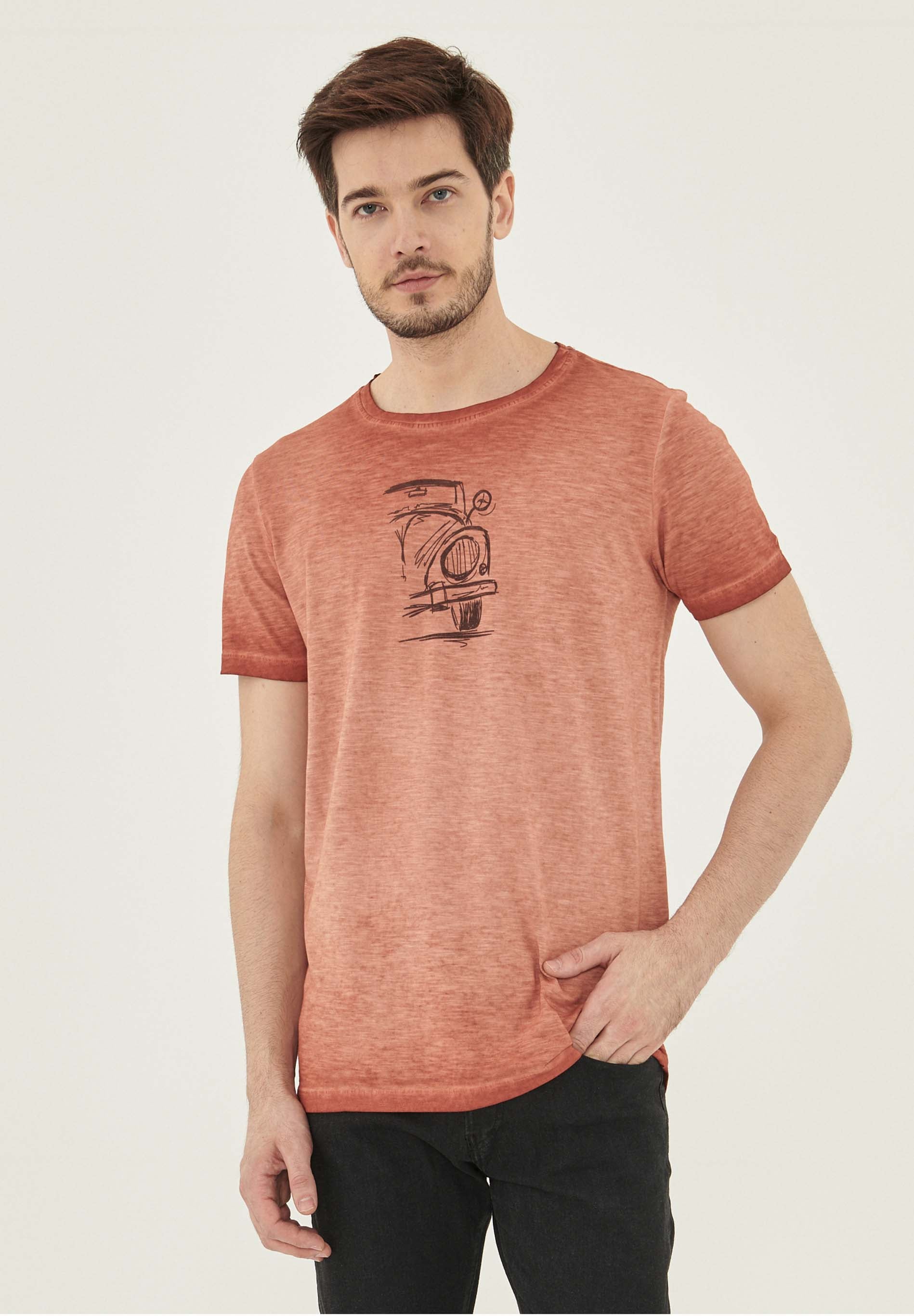 Garment Dyed T-Shirt aus Bio-Baumwolle mit Auto-Print
