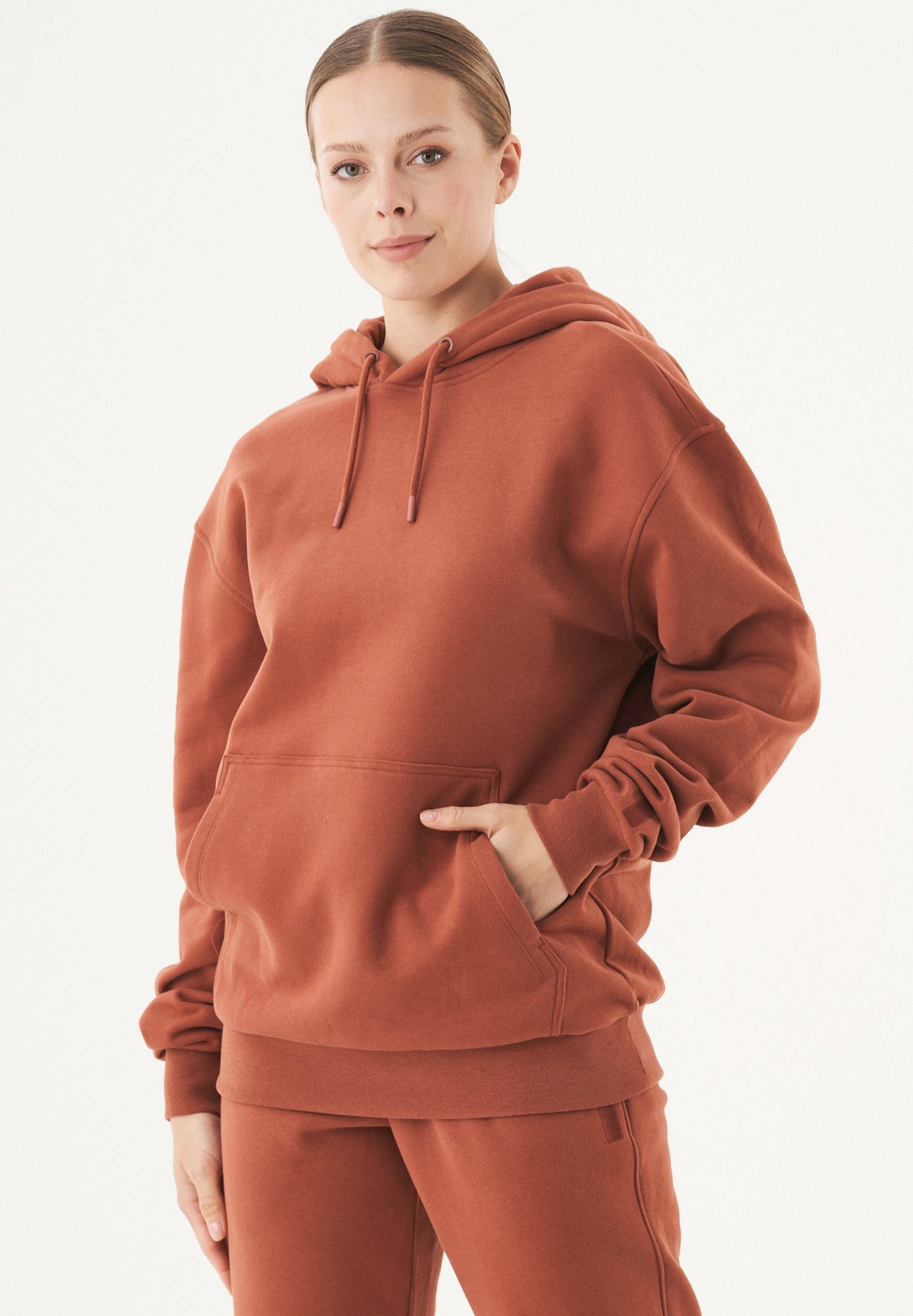 ESSENTIALS HALKI | Unisex Soft Touch Hoodie aus Bio-Baumwolle