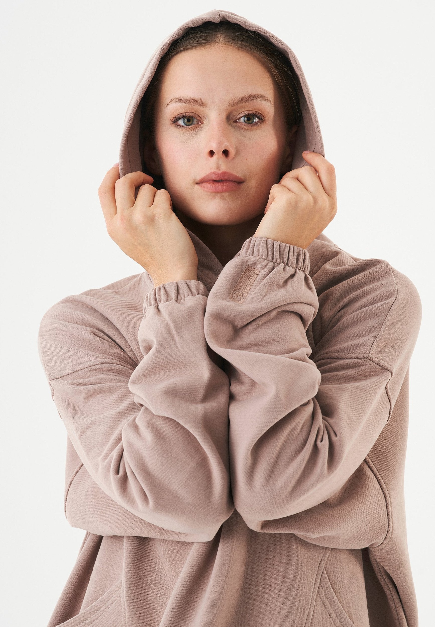 ESSENTIALS-HANDE- Soft Touch Oversize Hoodie aus Bio-Baumwolle
