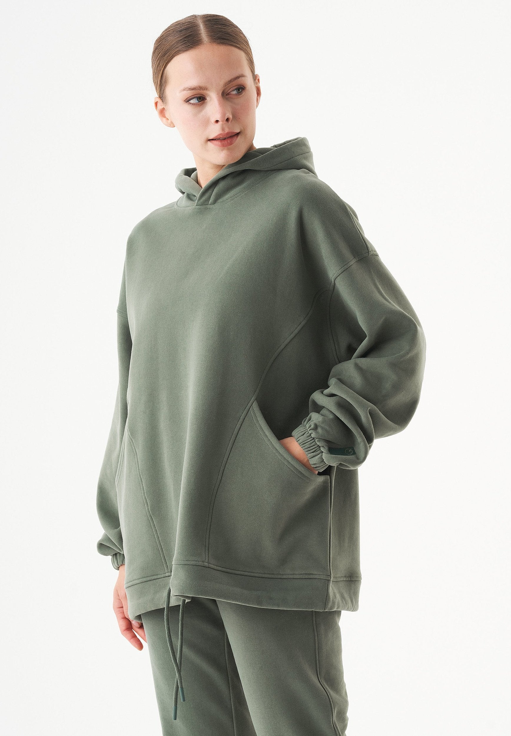 ESSENTIALS-HANDE- Soft Touch Oversize Hoodie aus Bio-Baumwolle