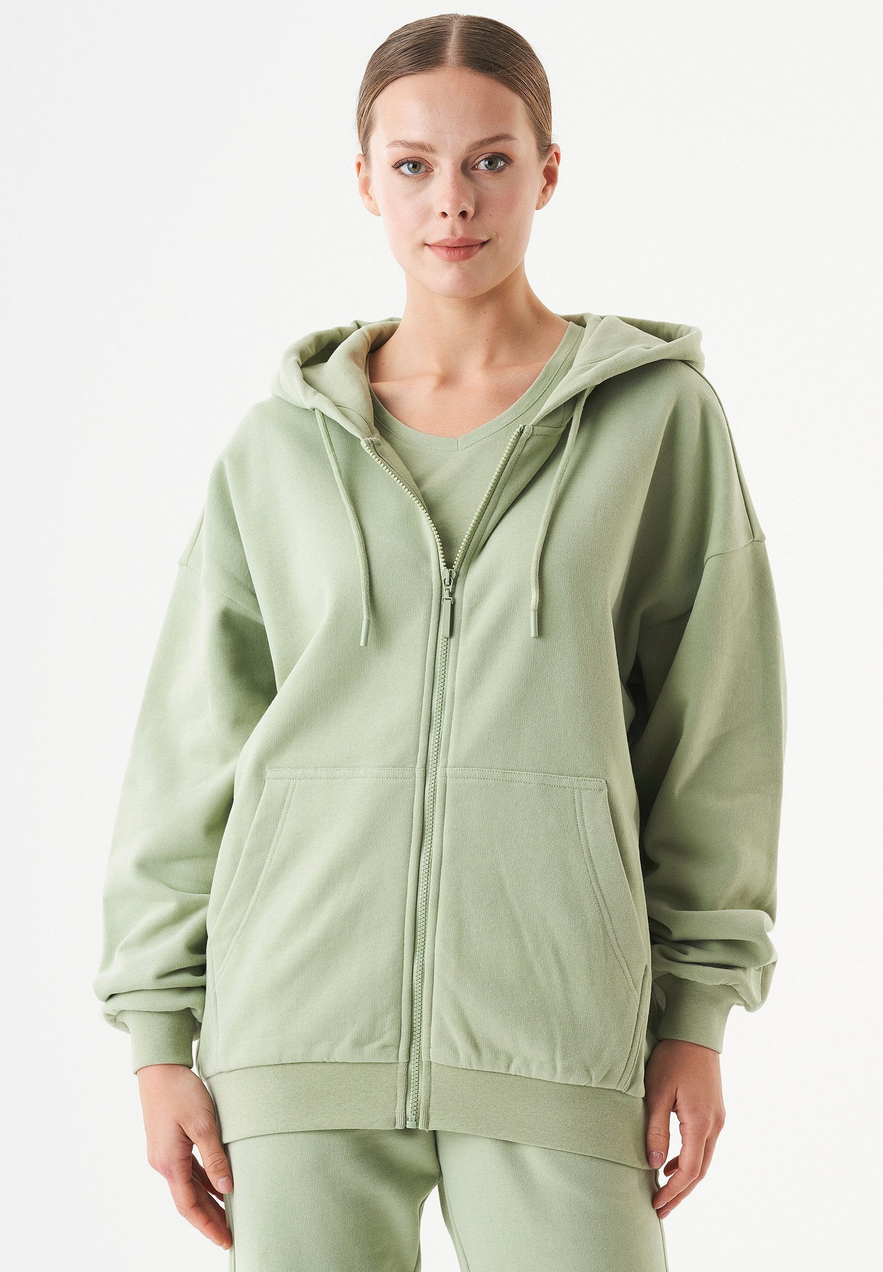 JALE- Soft Touch Sweatjacke aus Bio-Baumwolle