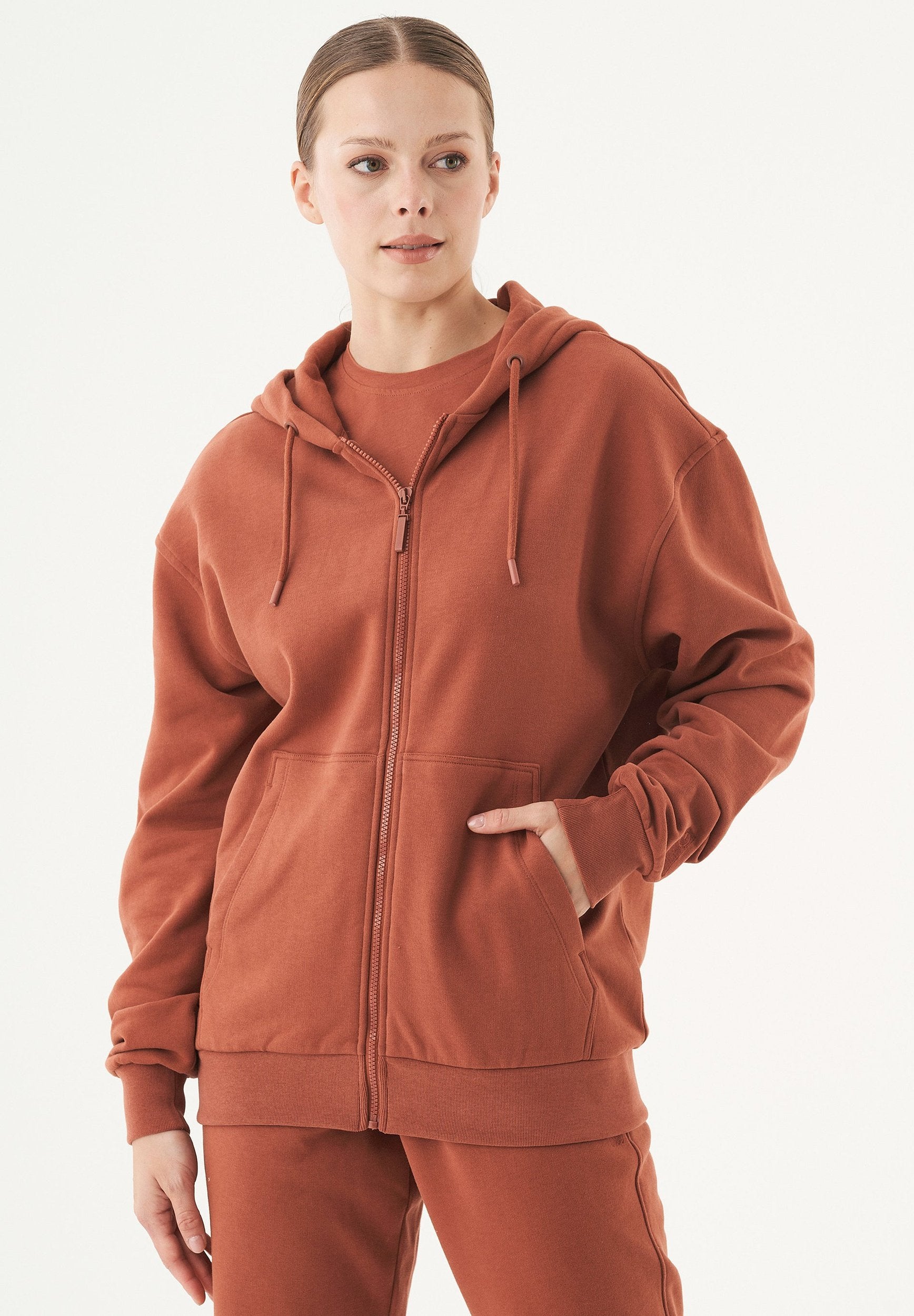 JUNDA- Unisex Soft Touch Sweatjacke aus Bio-Baumwolle