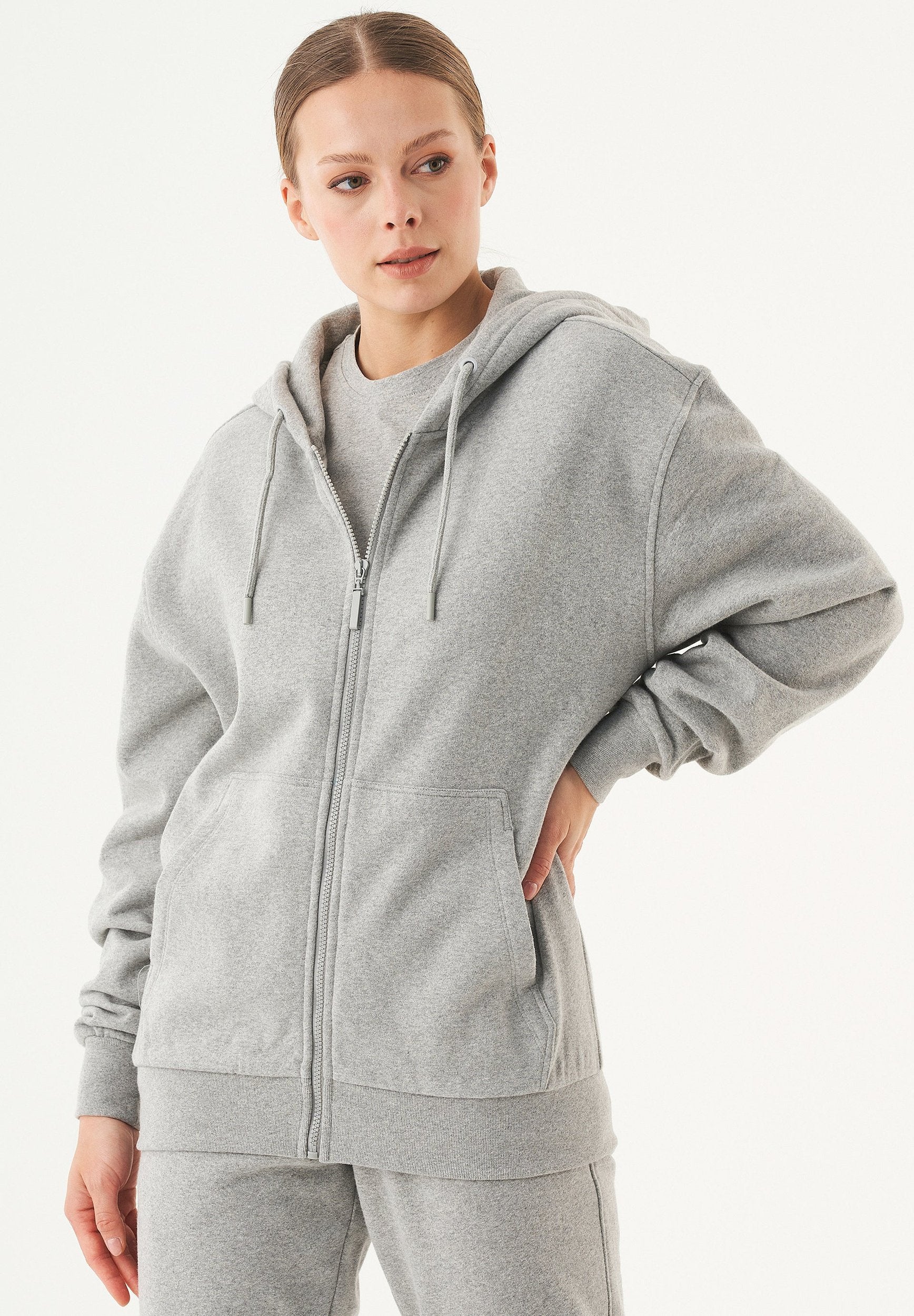 JUNDA- Unisex Soft Touch Sweatjacke aus Bio-Baumwolle