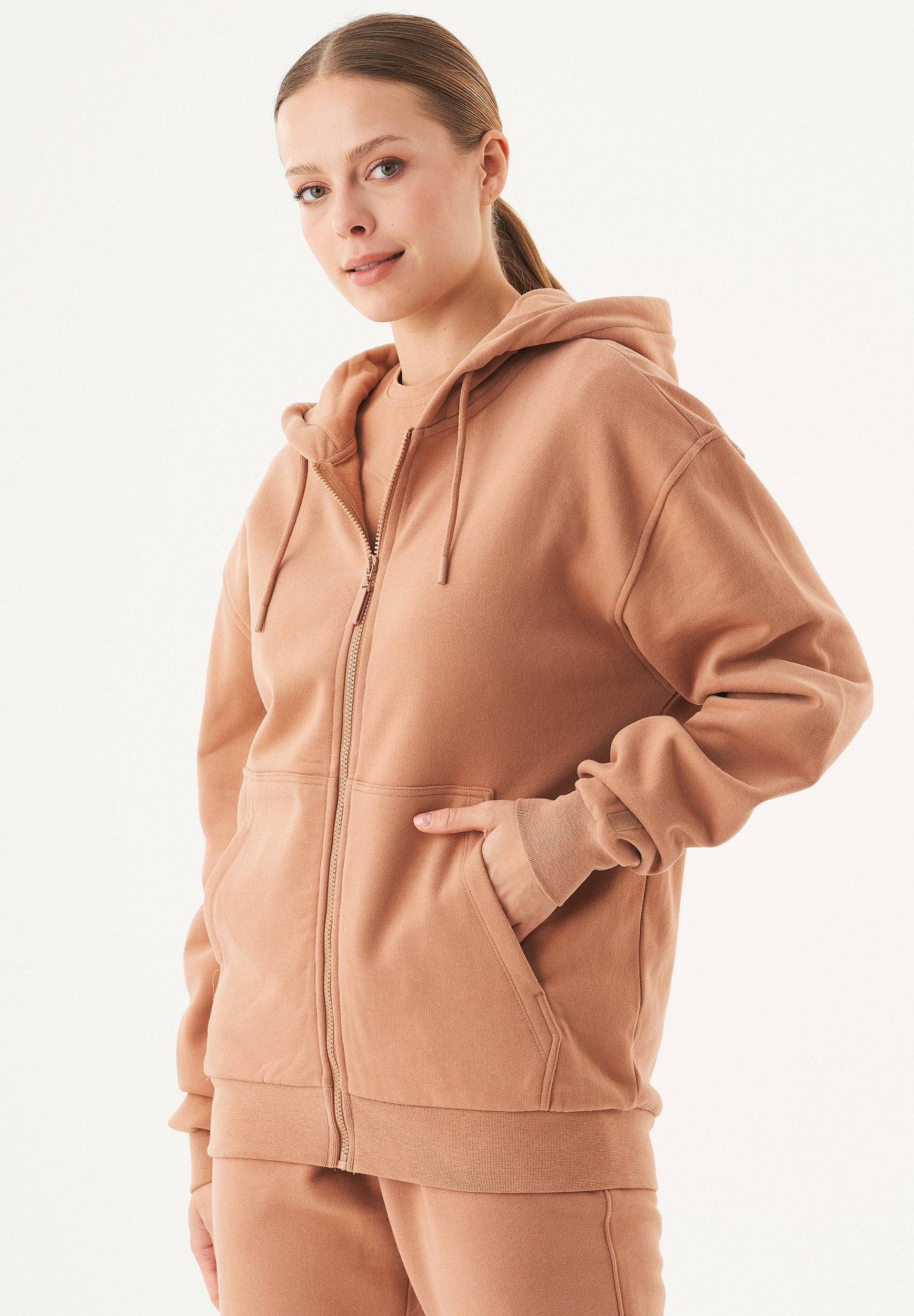 JUNDA- Unisex Soft Touch Sweatjacke aus Bio-Baumwolle