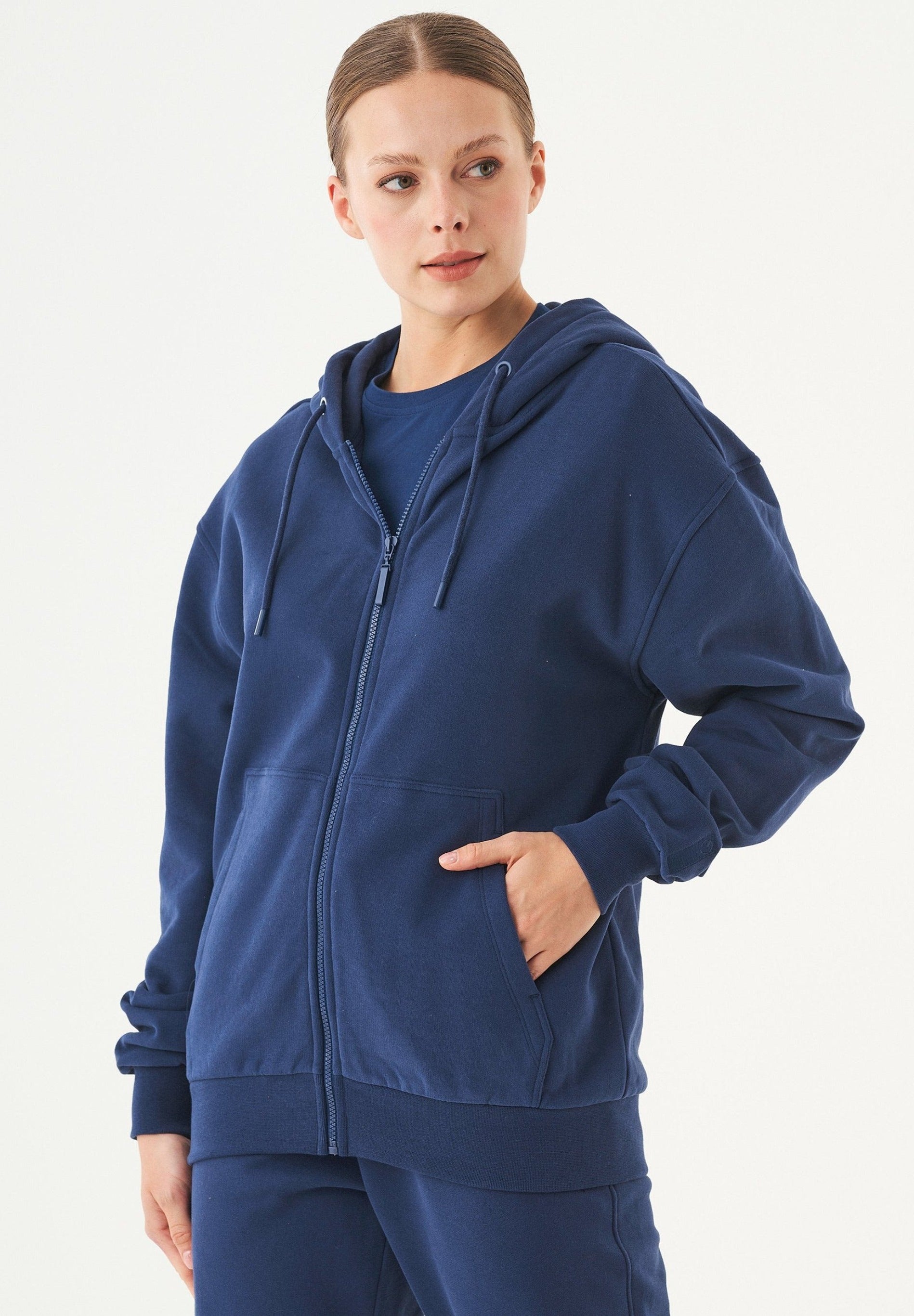 JUNDA- Unisex Soft Touch Sweatjacke aus Bio-Baumwolle