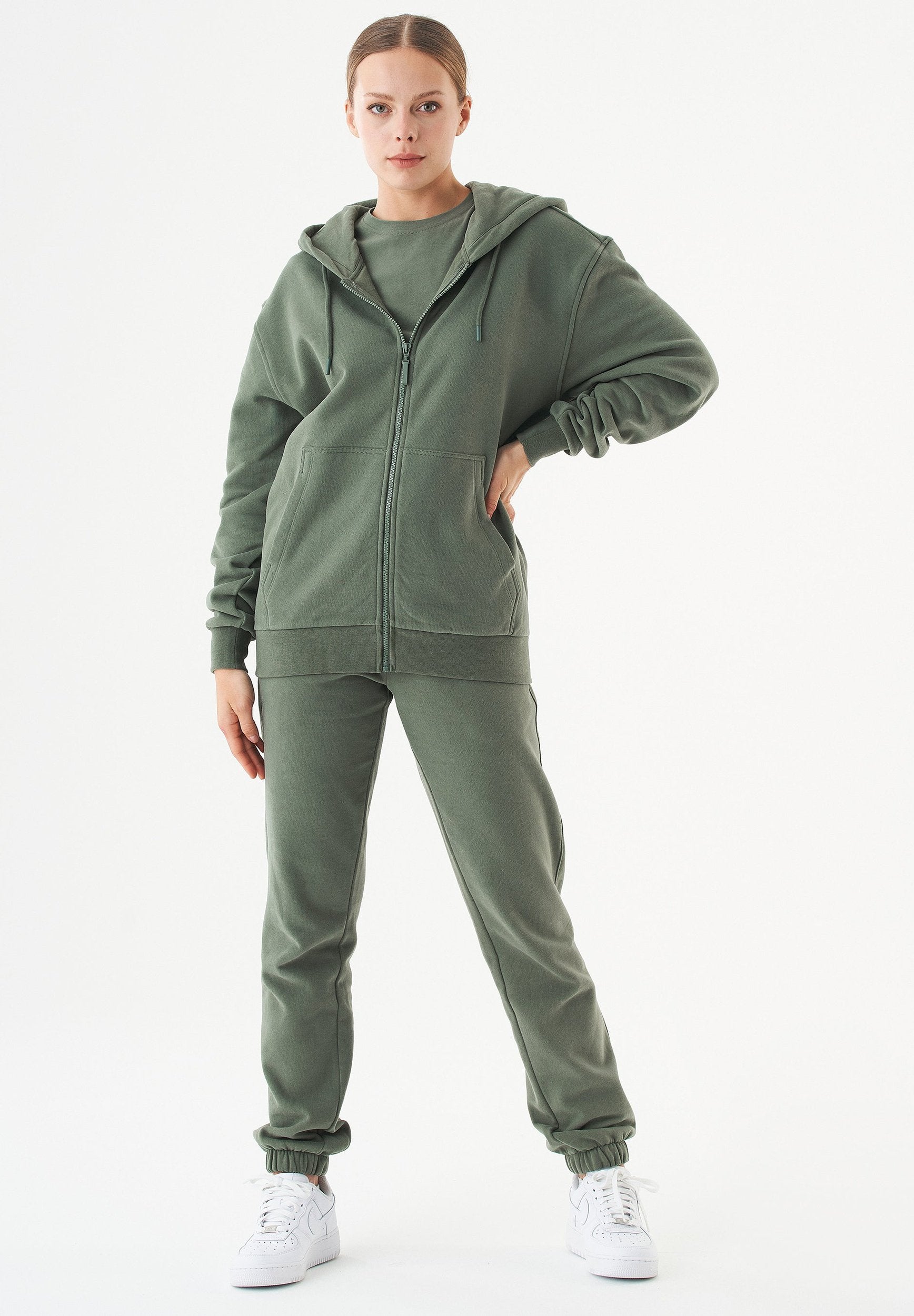 JUNDA- Unisex Soft Touch Sweatjacke aus Bio-Baumwolle