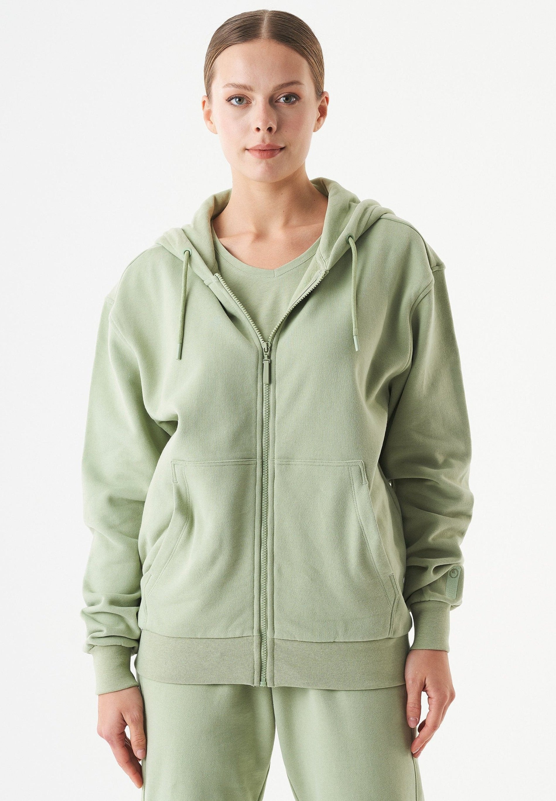 JUNDA- Unisex Soft Touch Sweatjacke aus Bio-Baumwolle