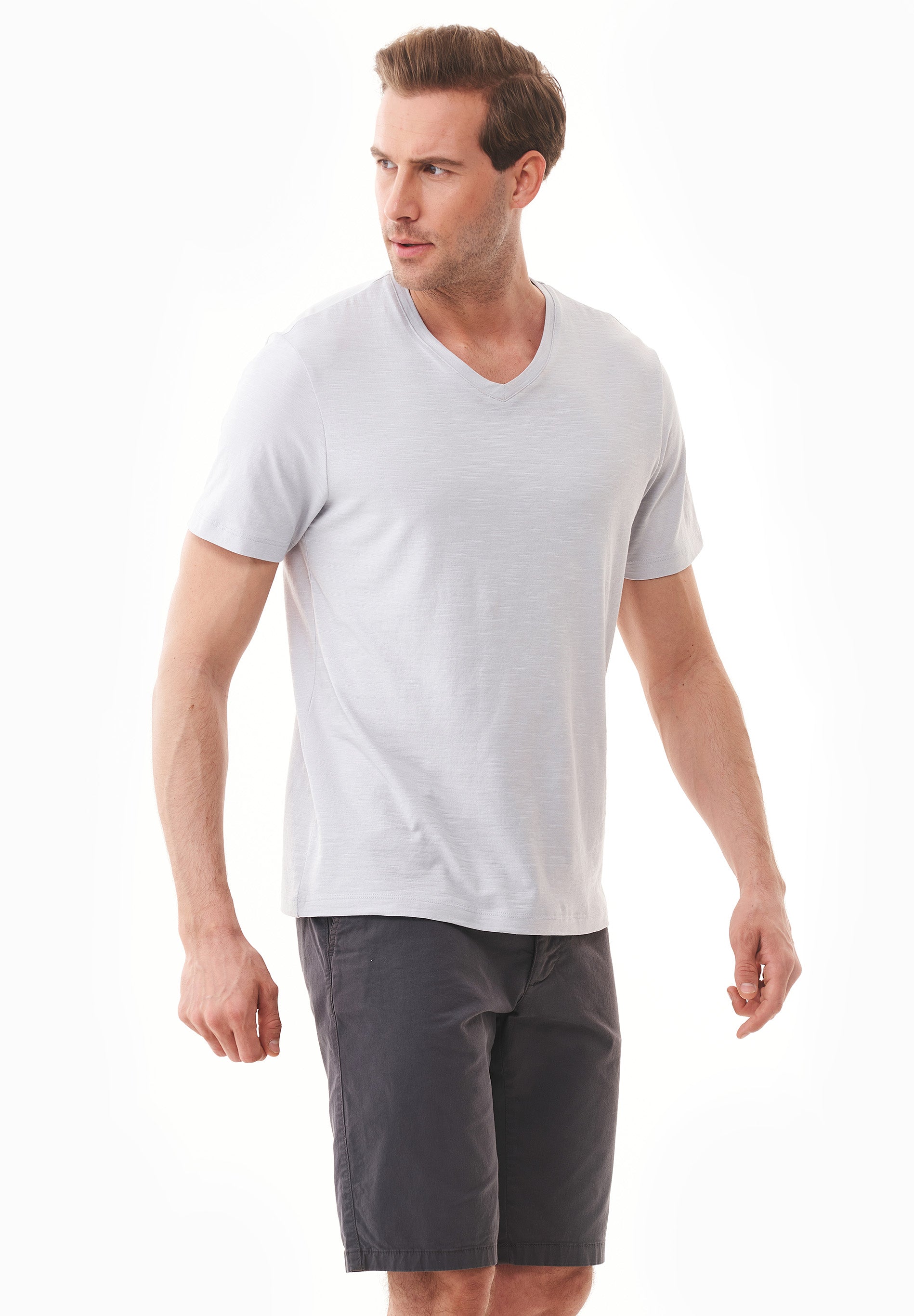 Basic T-Shirt aus Bio-Baumwolle mit V-Ausschnitt