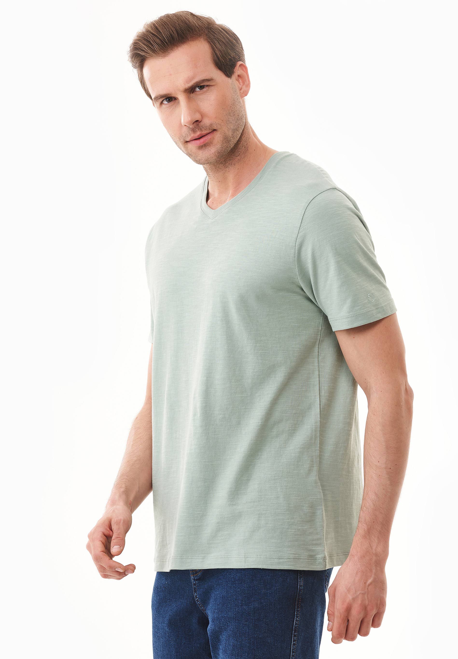 Basic T-Shirt aus Bio-Baumwolle mit V-Ausschnitt