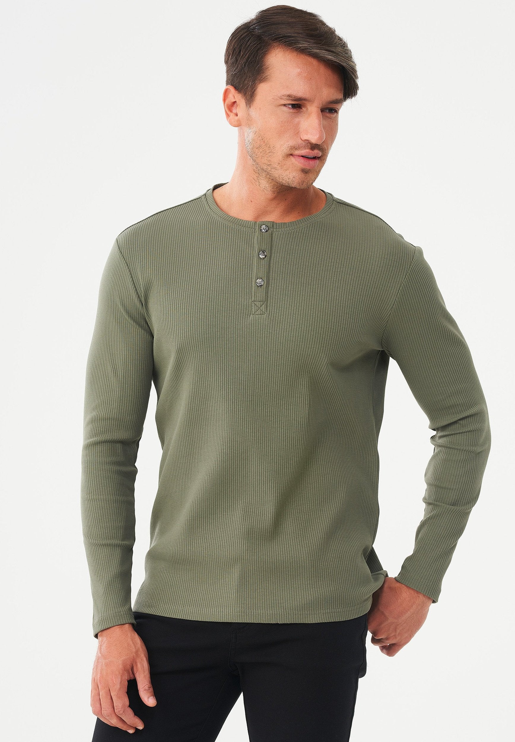 Geripptes Henley Langarmshirt aus Bio-Baumwolle